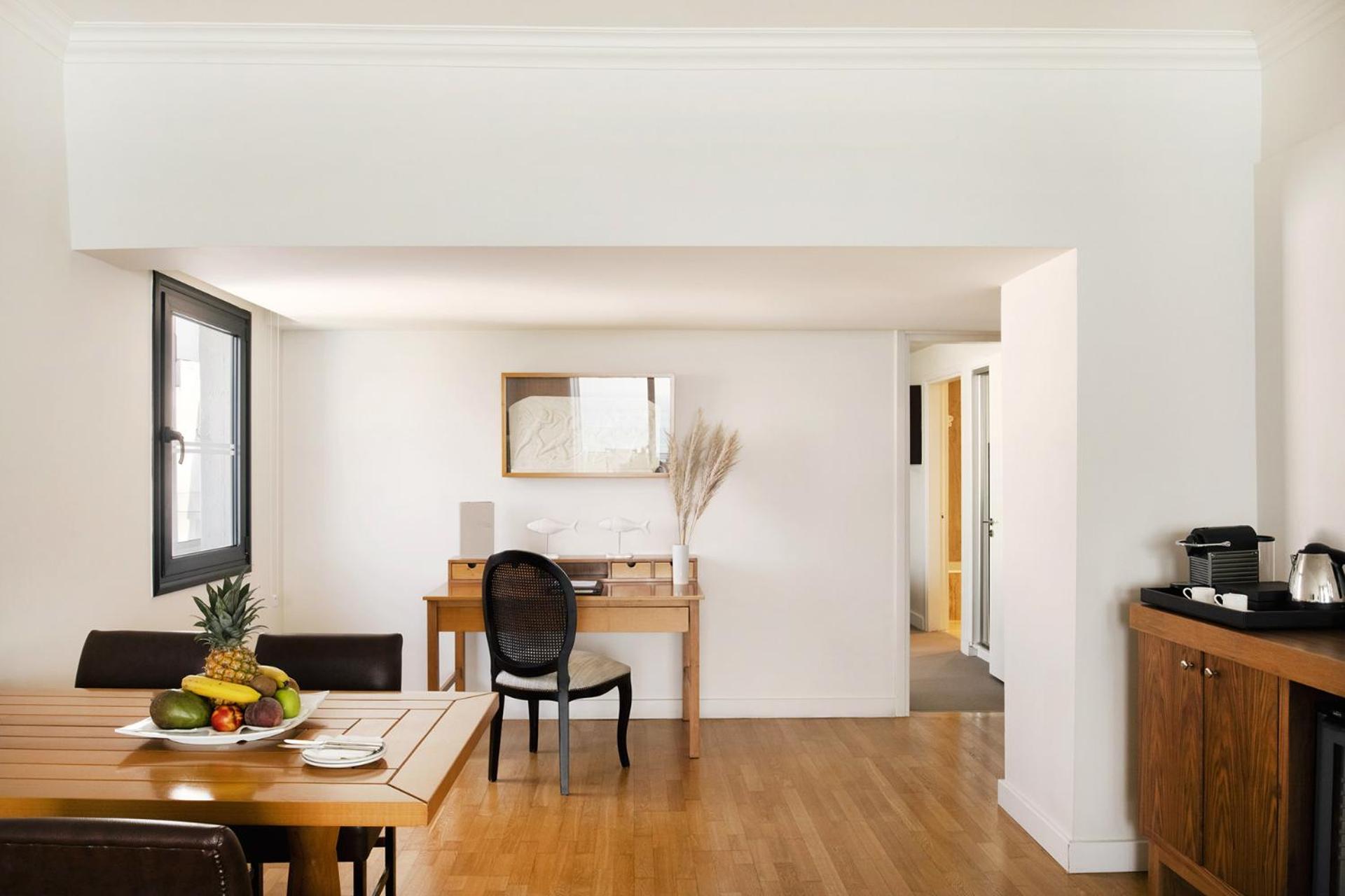 Deluxe Suite with Sea View photo 3
