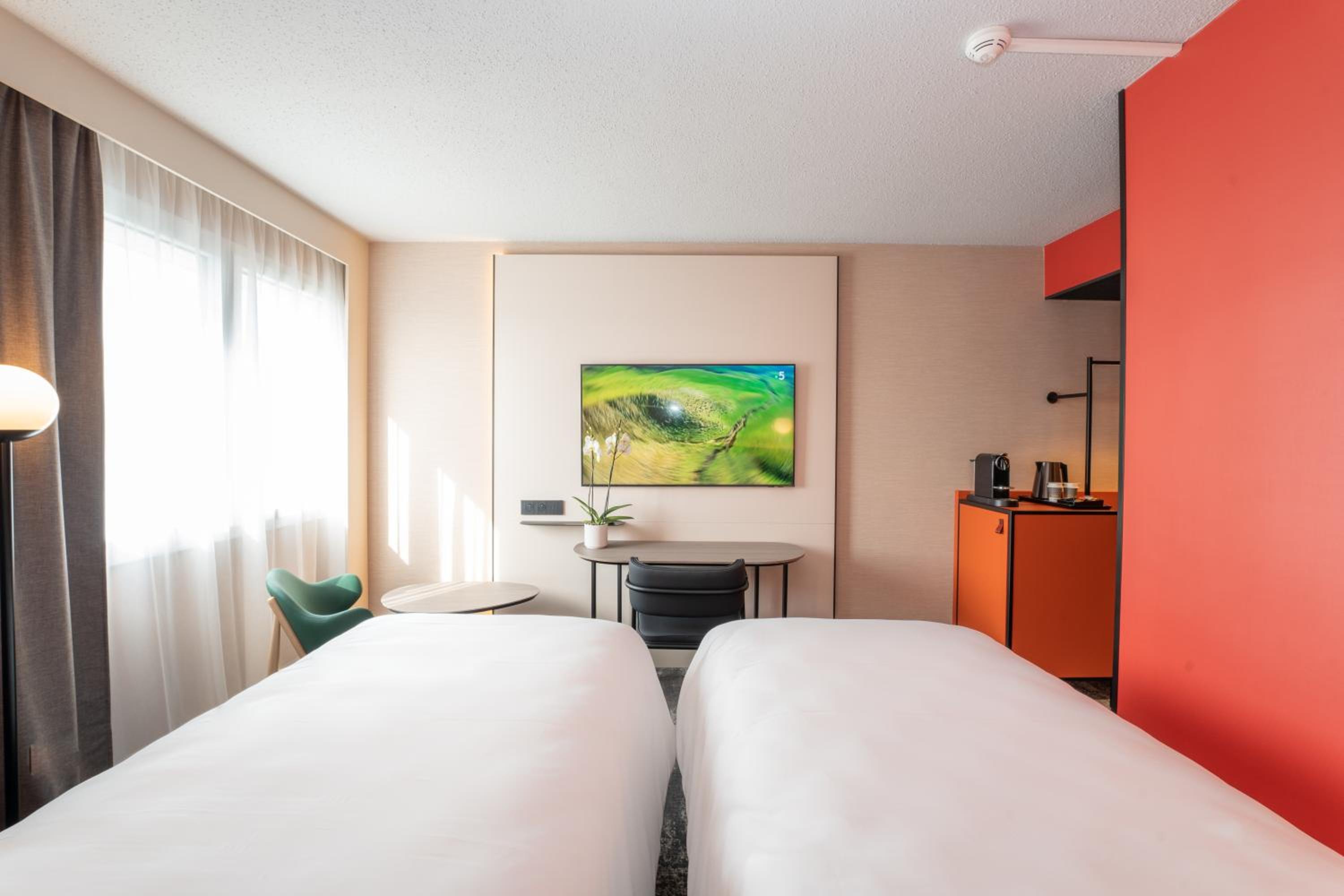 Connected Standard Family Suite - Photo 18