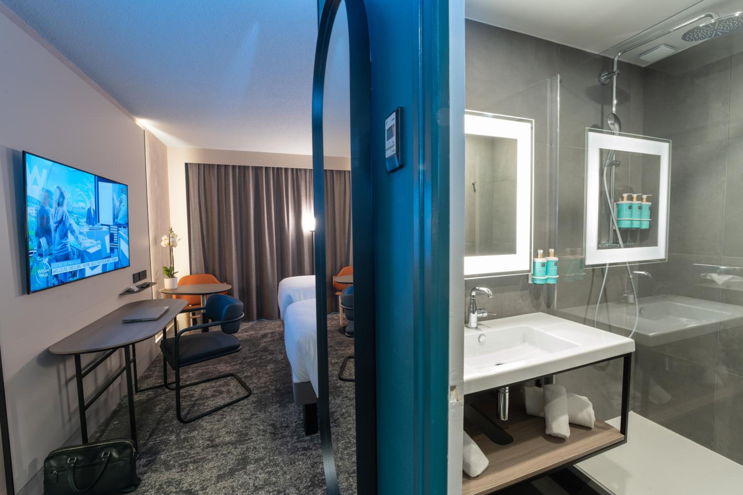 Connected Standard Family Suite - Photo 19