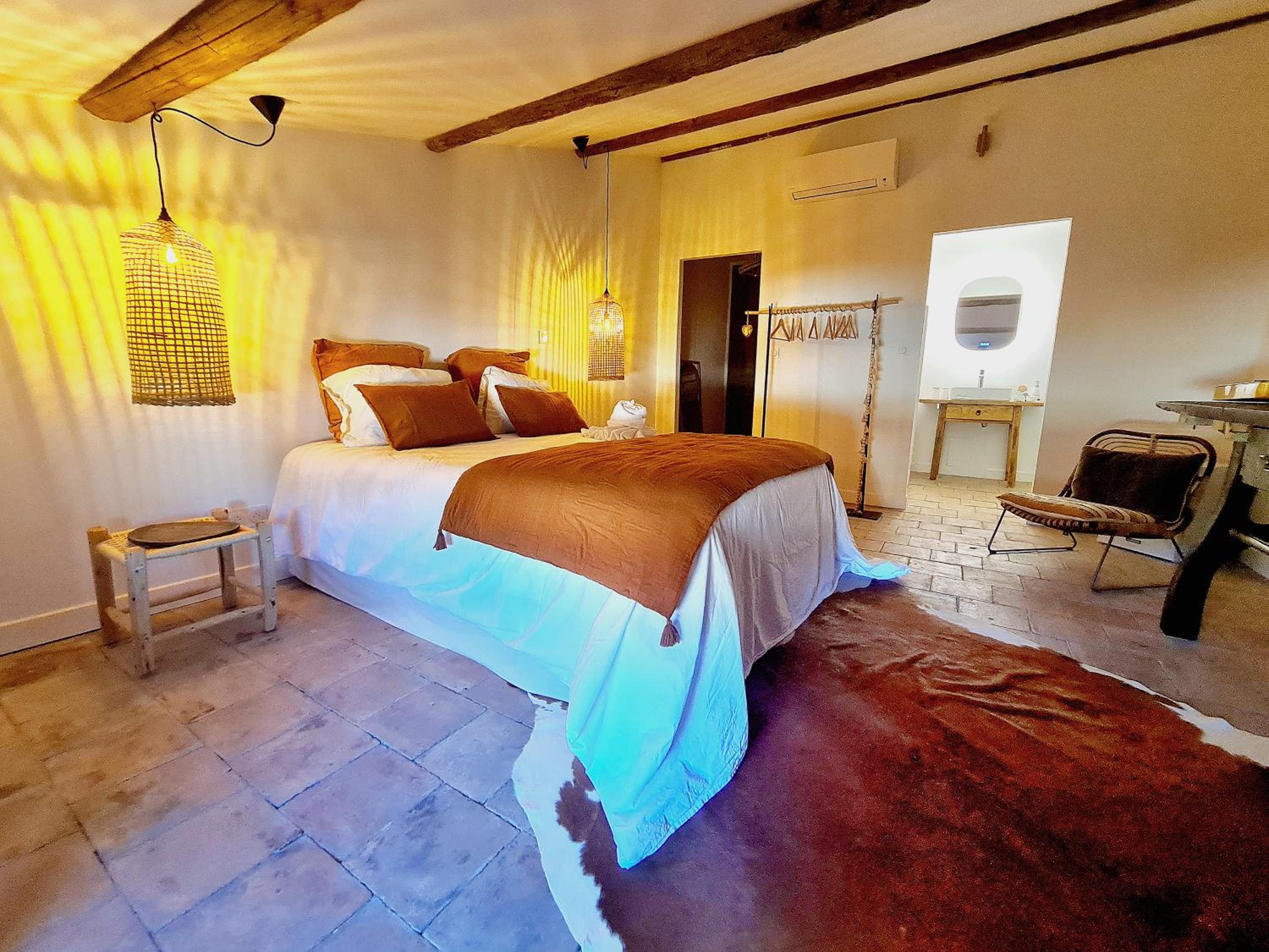 Superior Suite - Photo 35