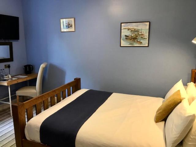 Standard King Room - Disability Access photo 2