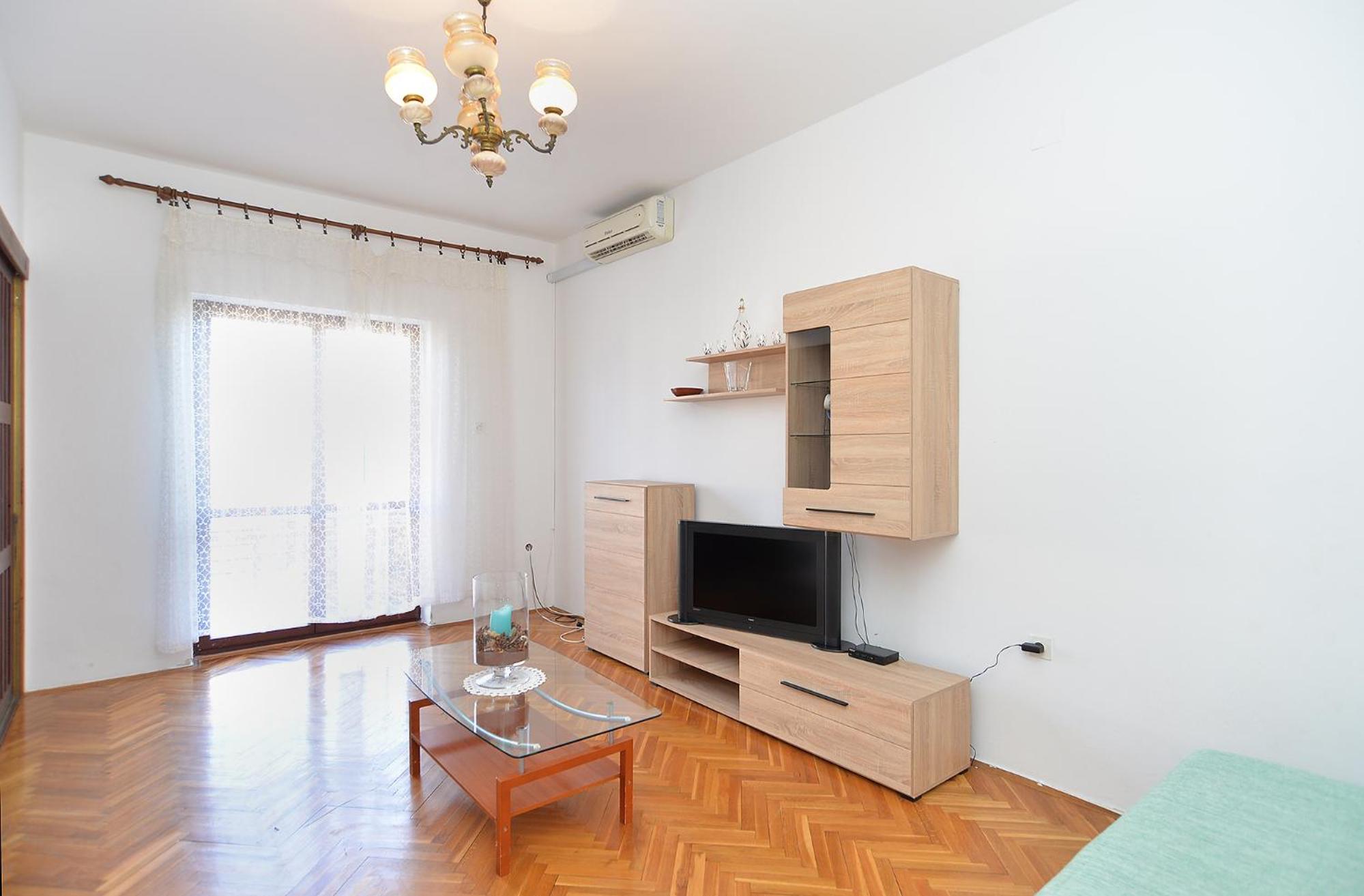 Apartment photo 2