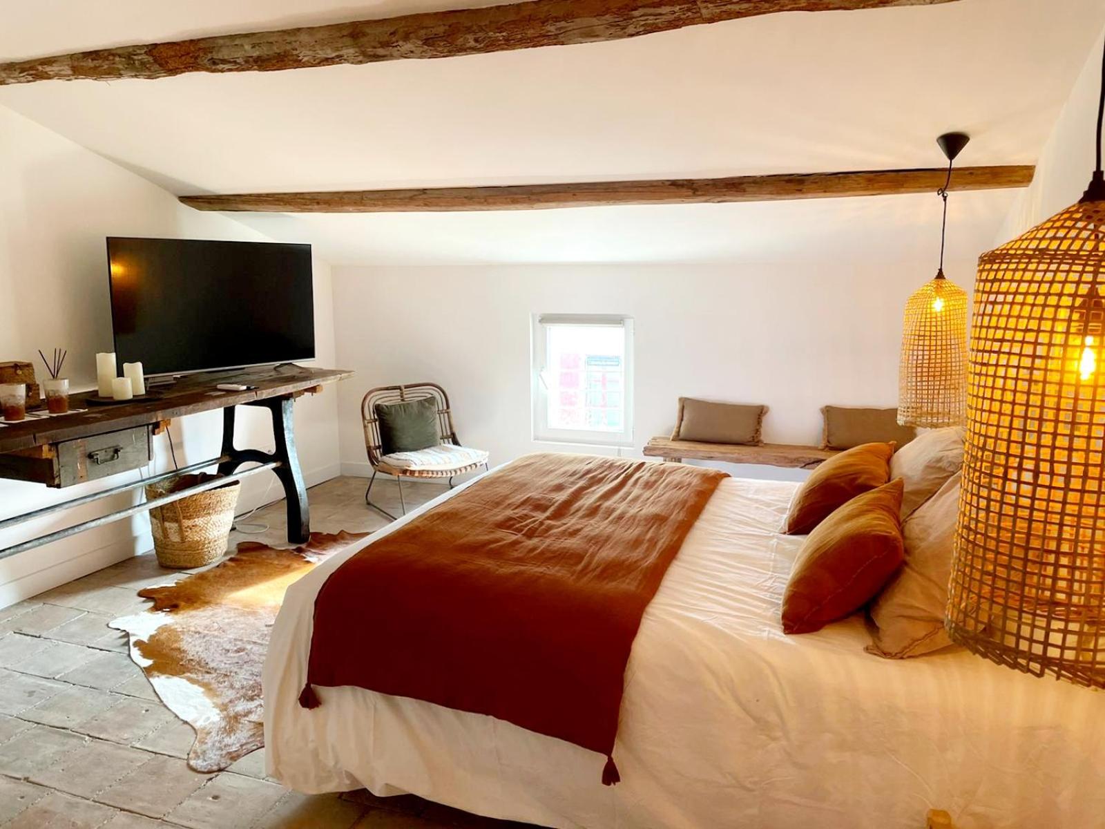 Superior Suite - Photo 38