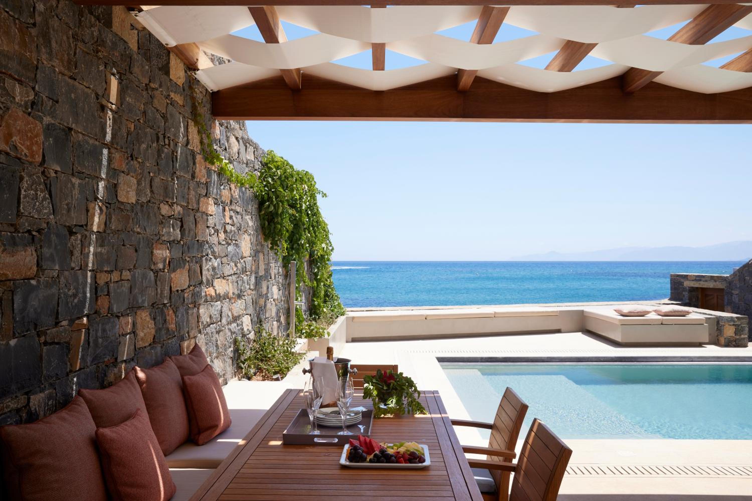 Loutro Diamond Residence Six-Bedroom with Private Pool - Photo 2