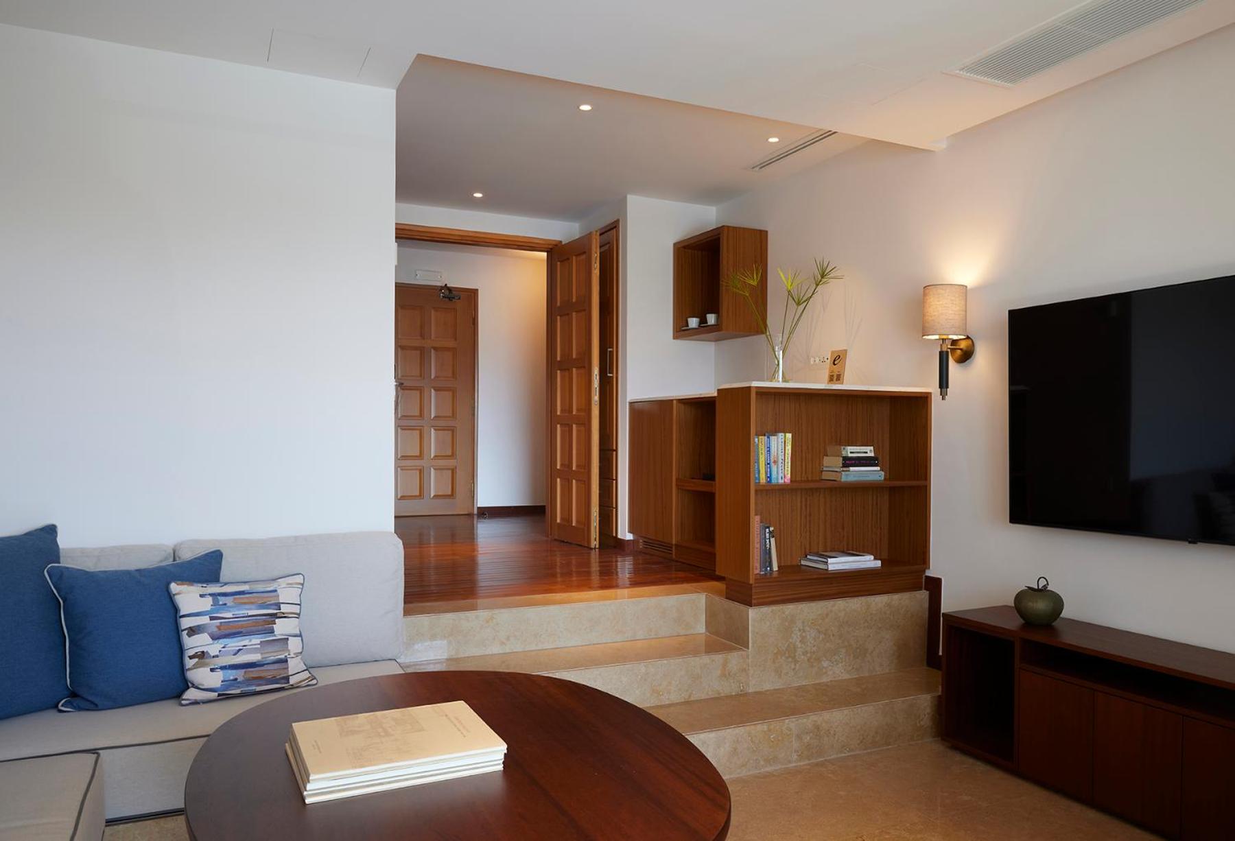 Peninsula Collection One-Bedroom Suite with Individual Pool - Photo 12