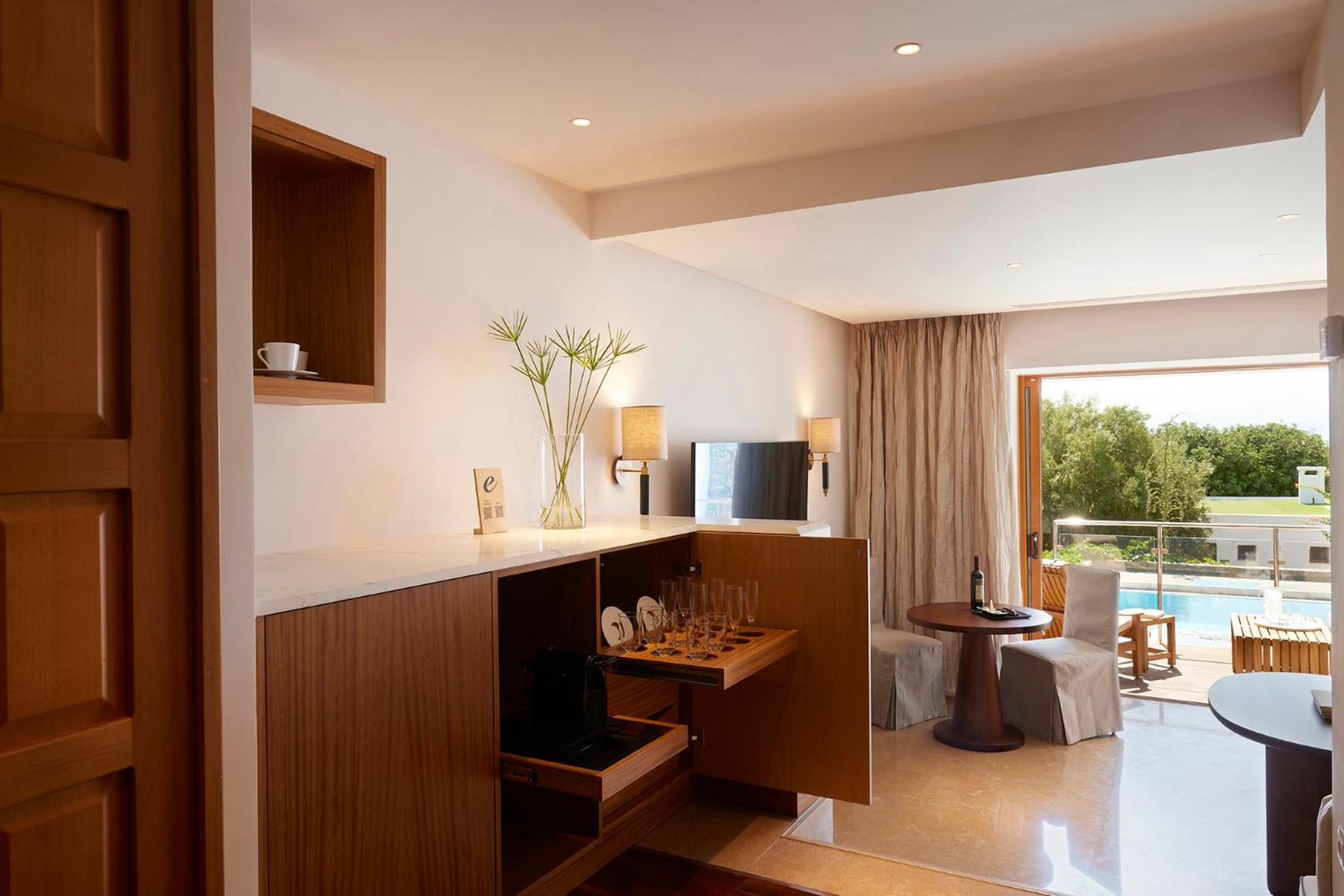 Peninsula Collection One-Bedroom Suite with Individual Pool - Photo 13