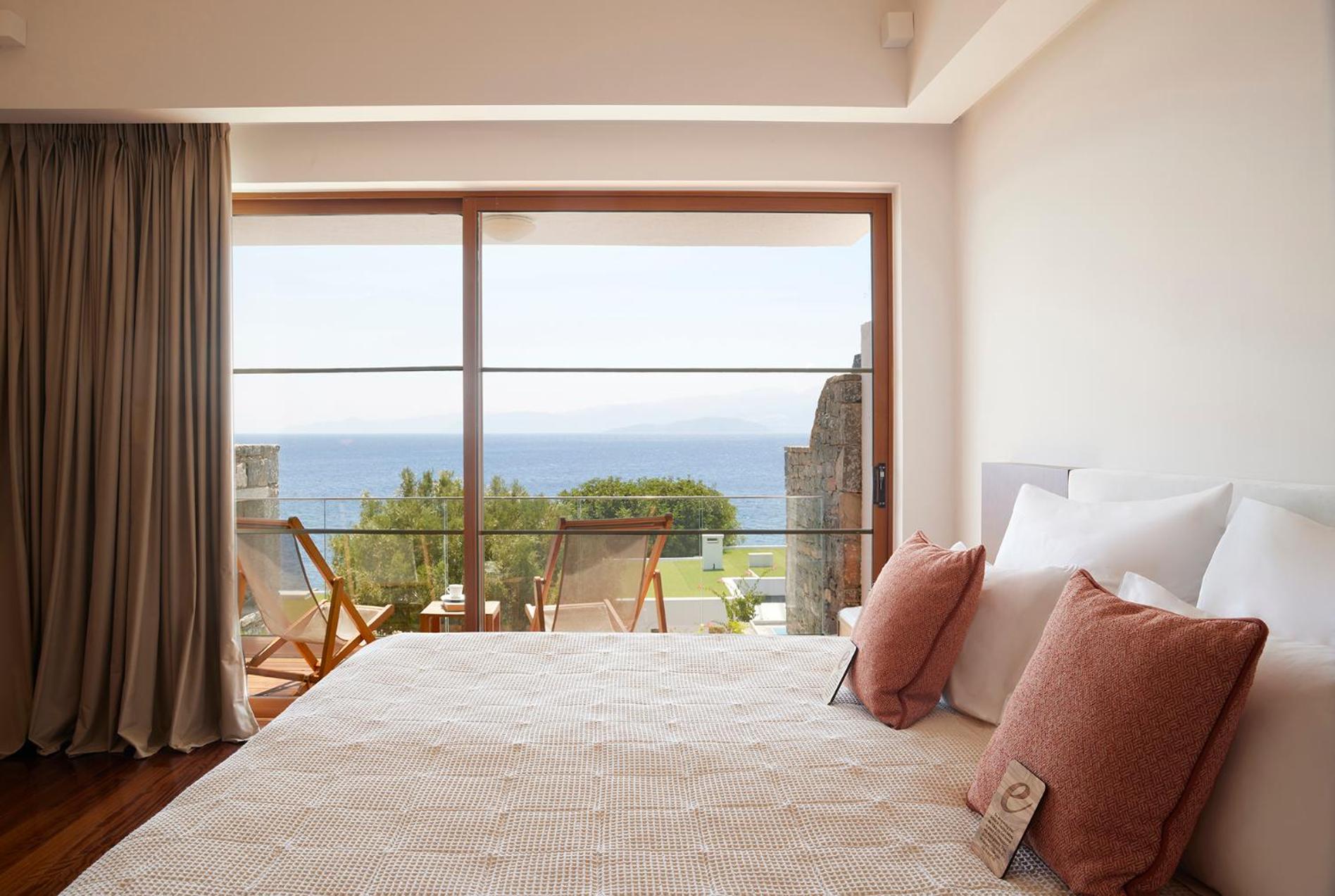 Peninsula Collection One-Bedroom Suite with Individual Pool - Photo 4