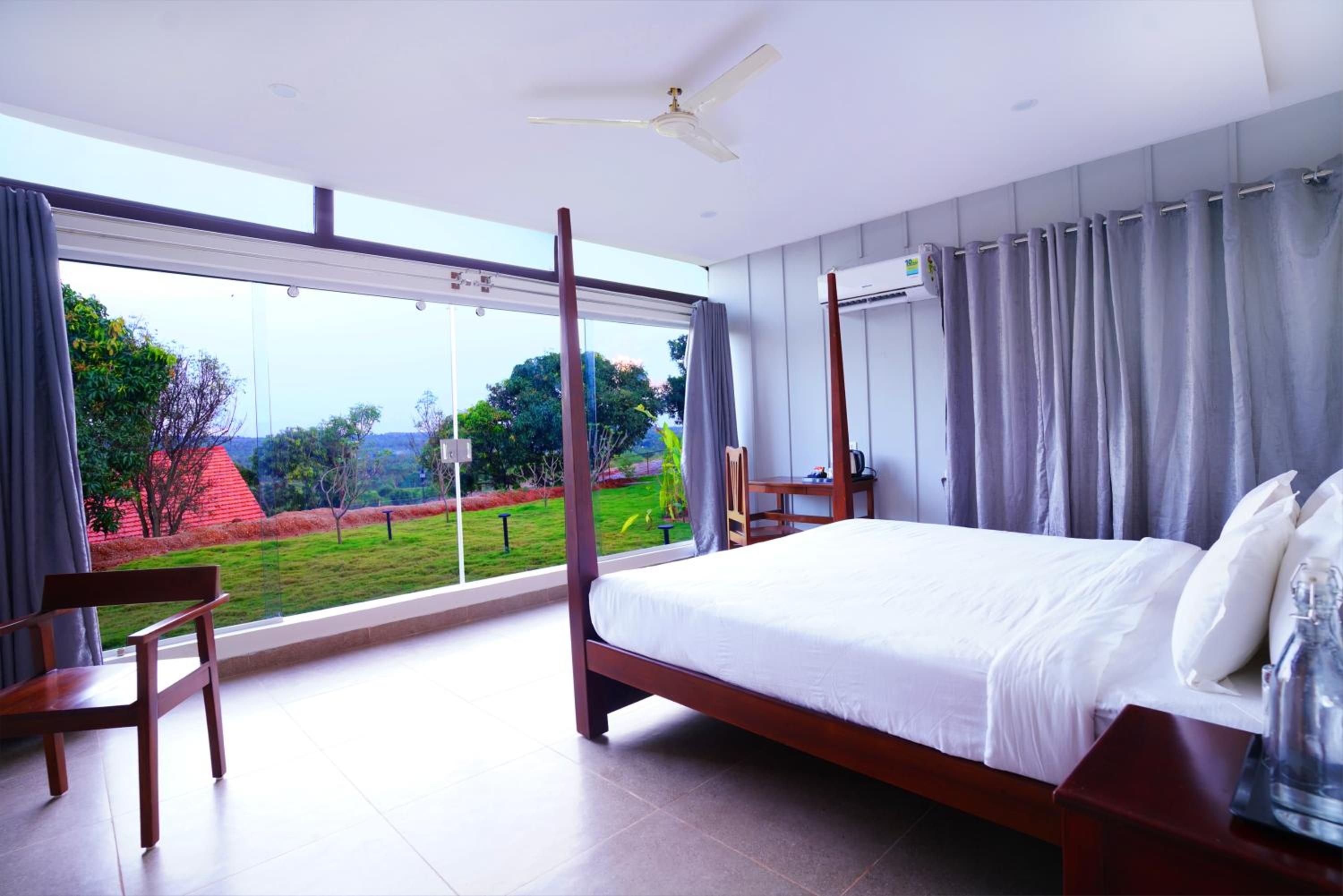 King Suite - Photo 6