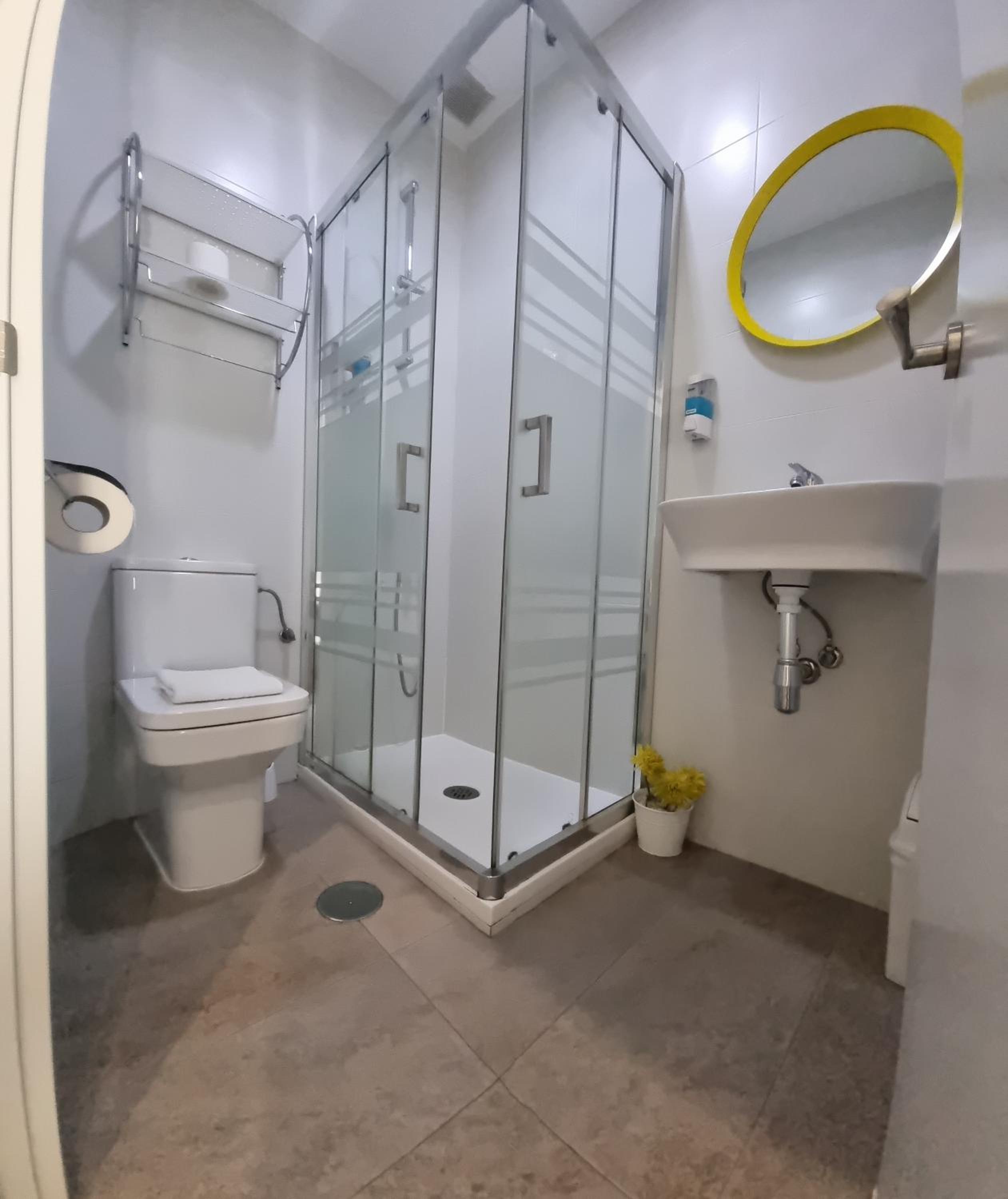 Small Double Room - Photo 5