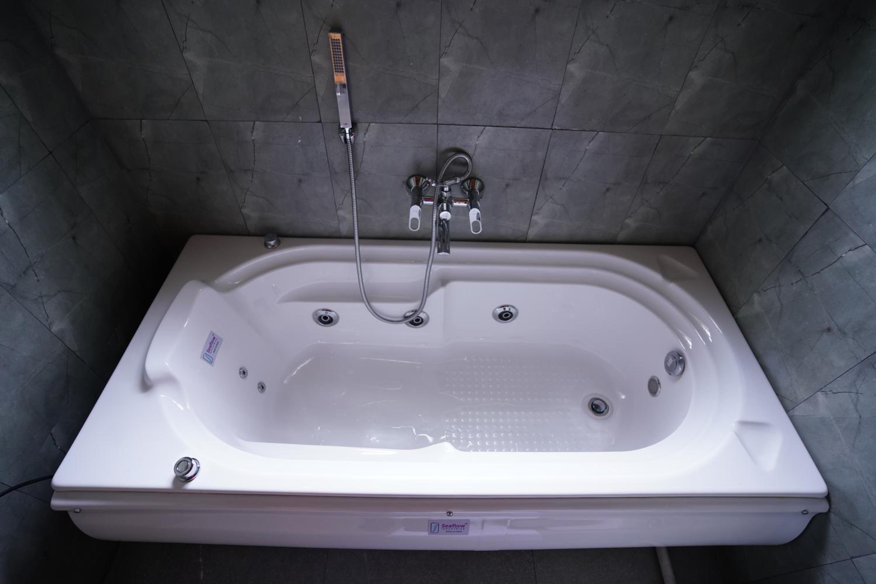King Suite - Photo 2