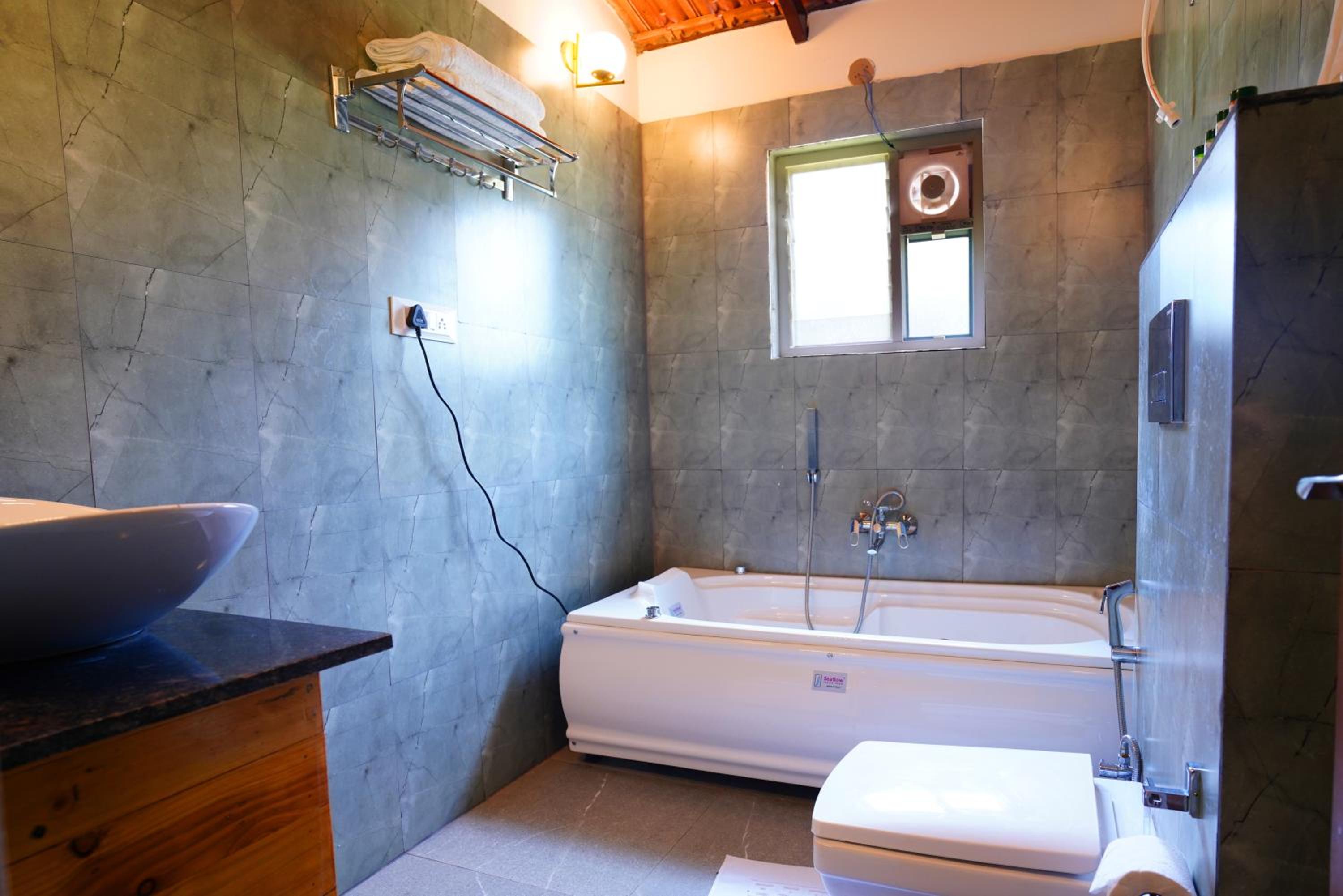 King Suite - Photo 7