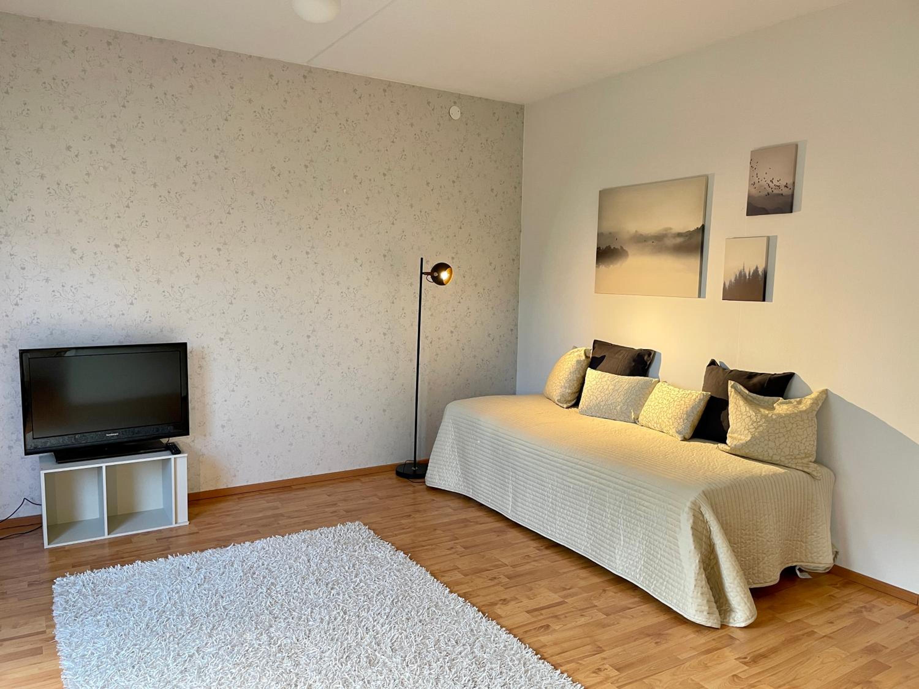 One-Bedroom Apartment - Photo 2