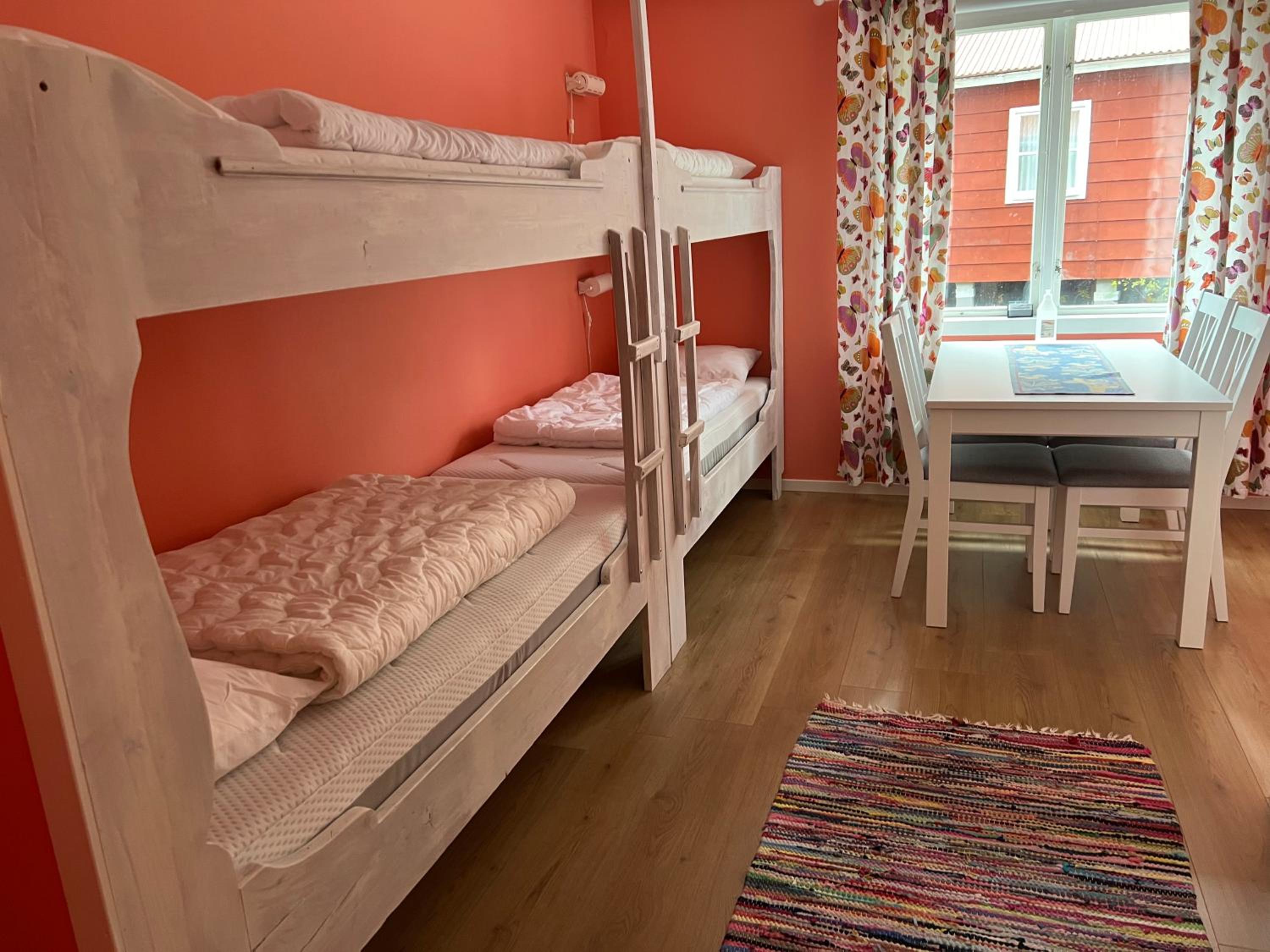 Quadruple Room with Shared Bathroom photo 3