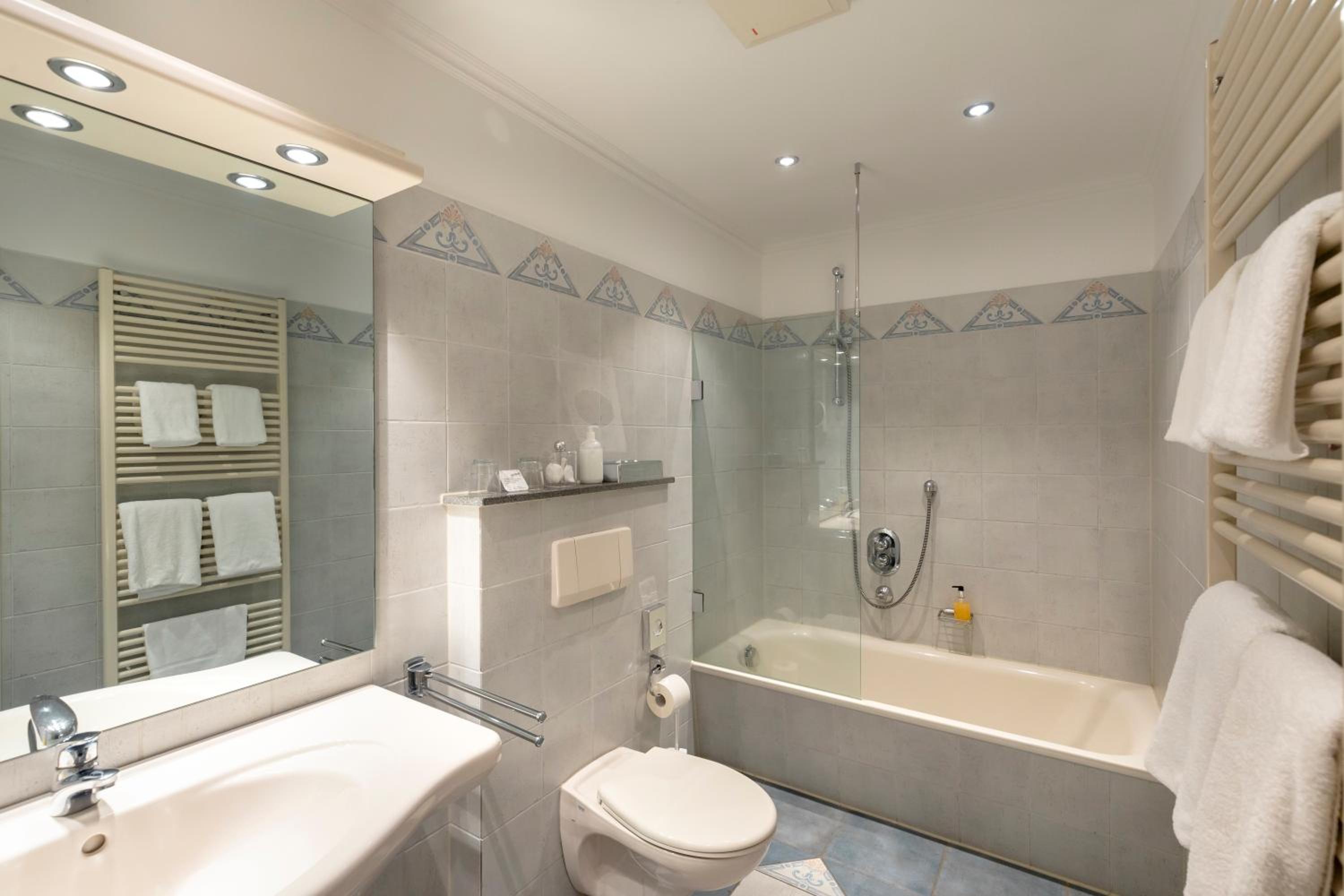 Large Double Room photo 3