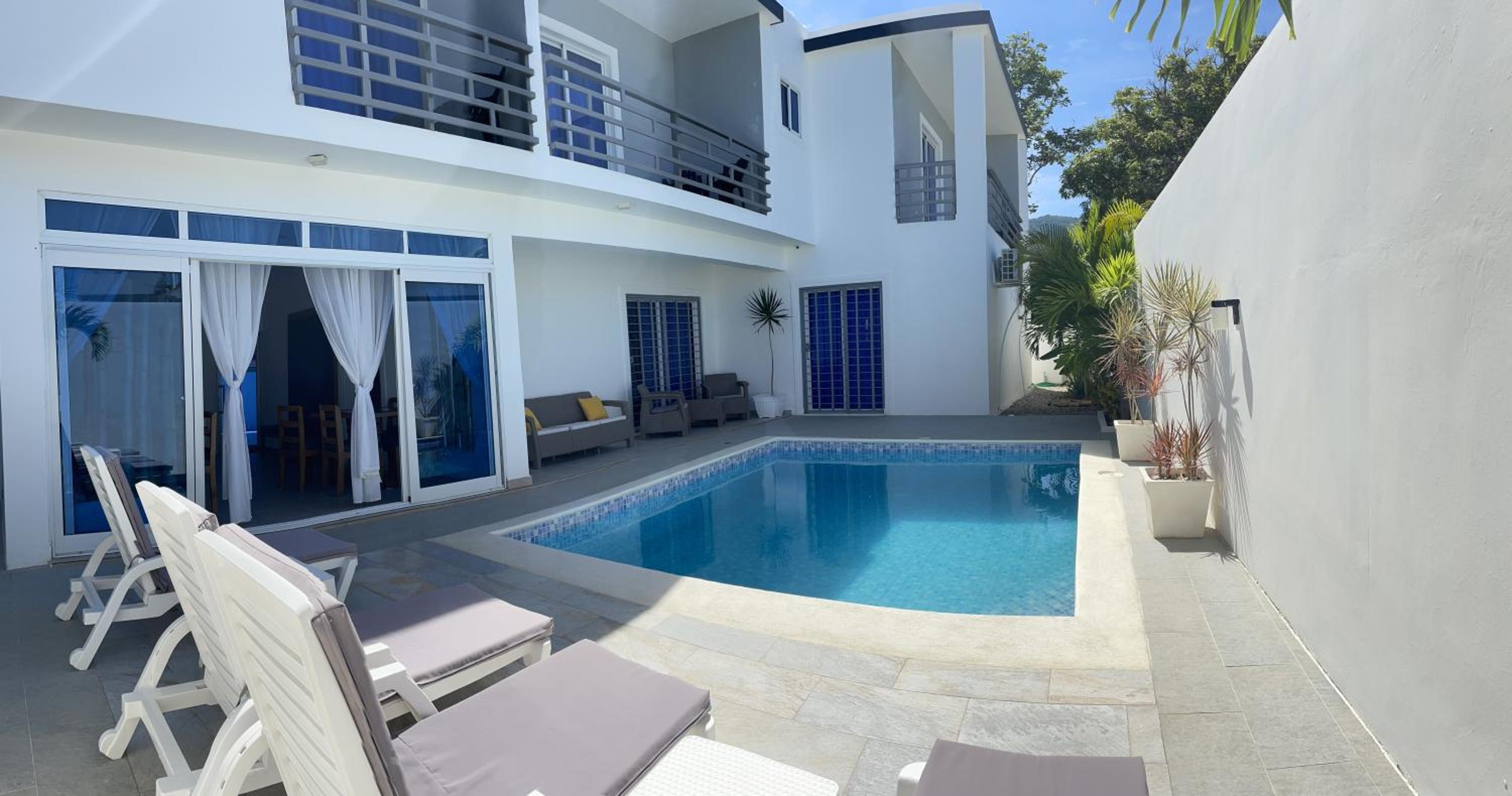 Junior Suite with Pool View - Photo 4