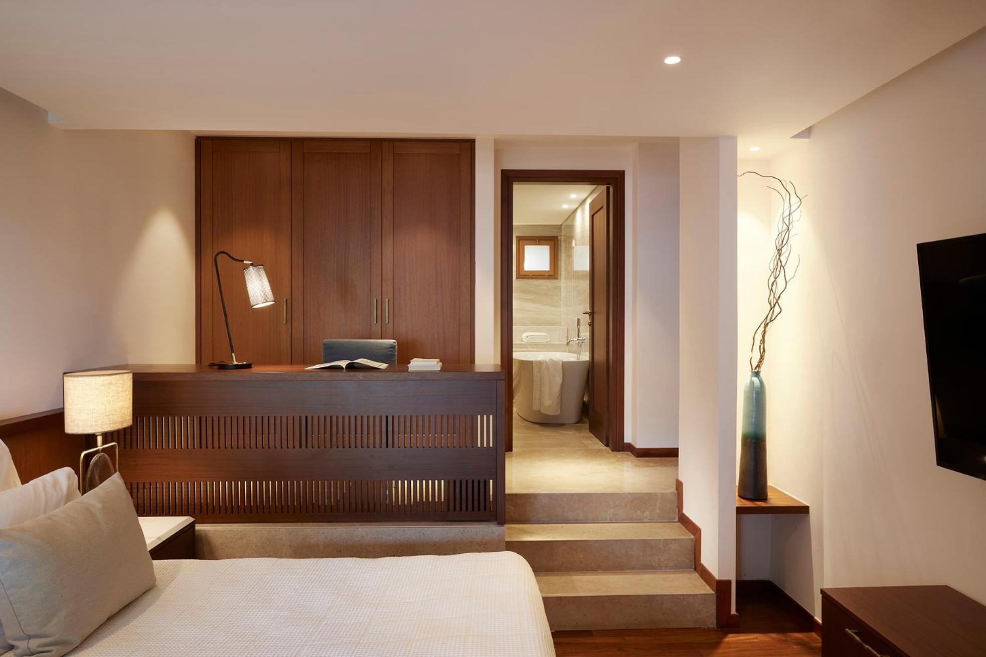 Grand Two-Bedroom Villa with Private Pool - Photo 6