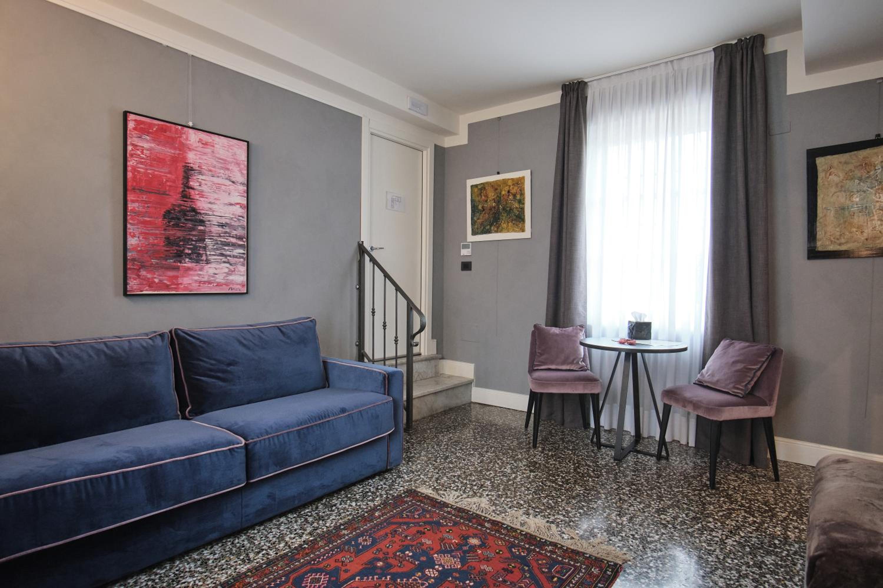 Family Room - Photo 4