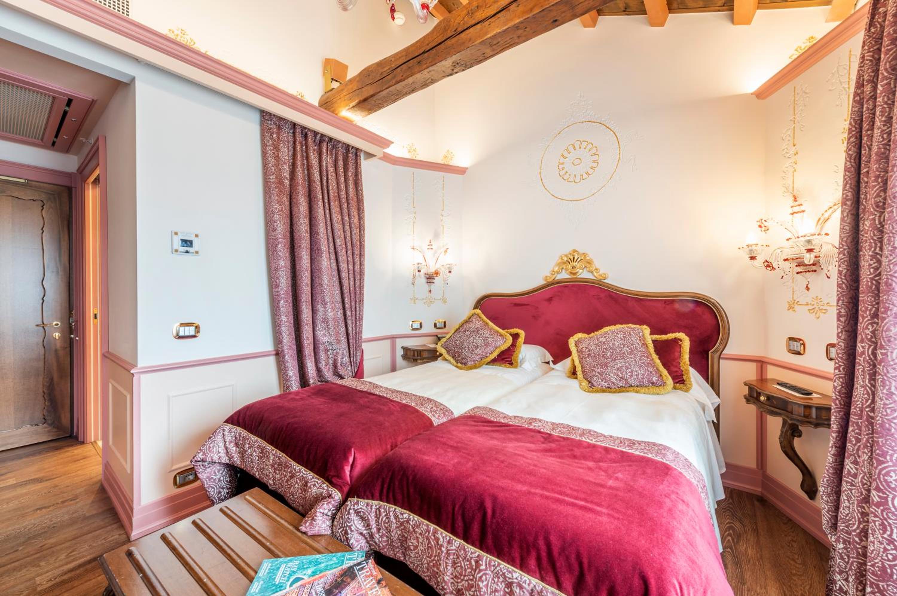 Deluxe Double Room photo 3