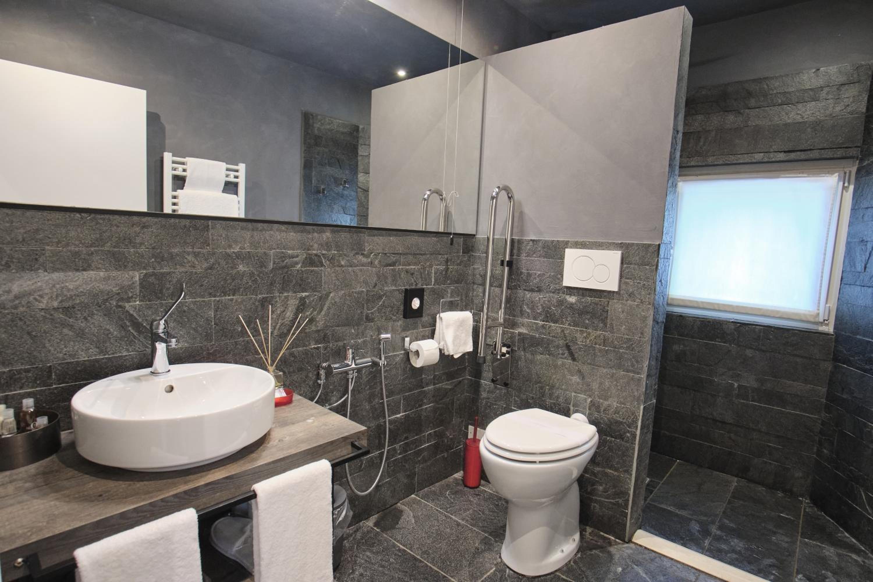 Family Room - Photo 10