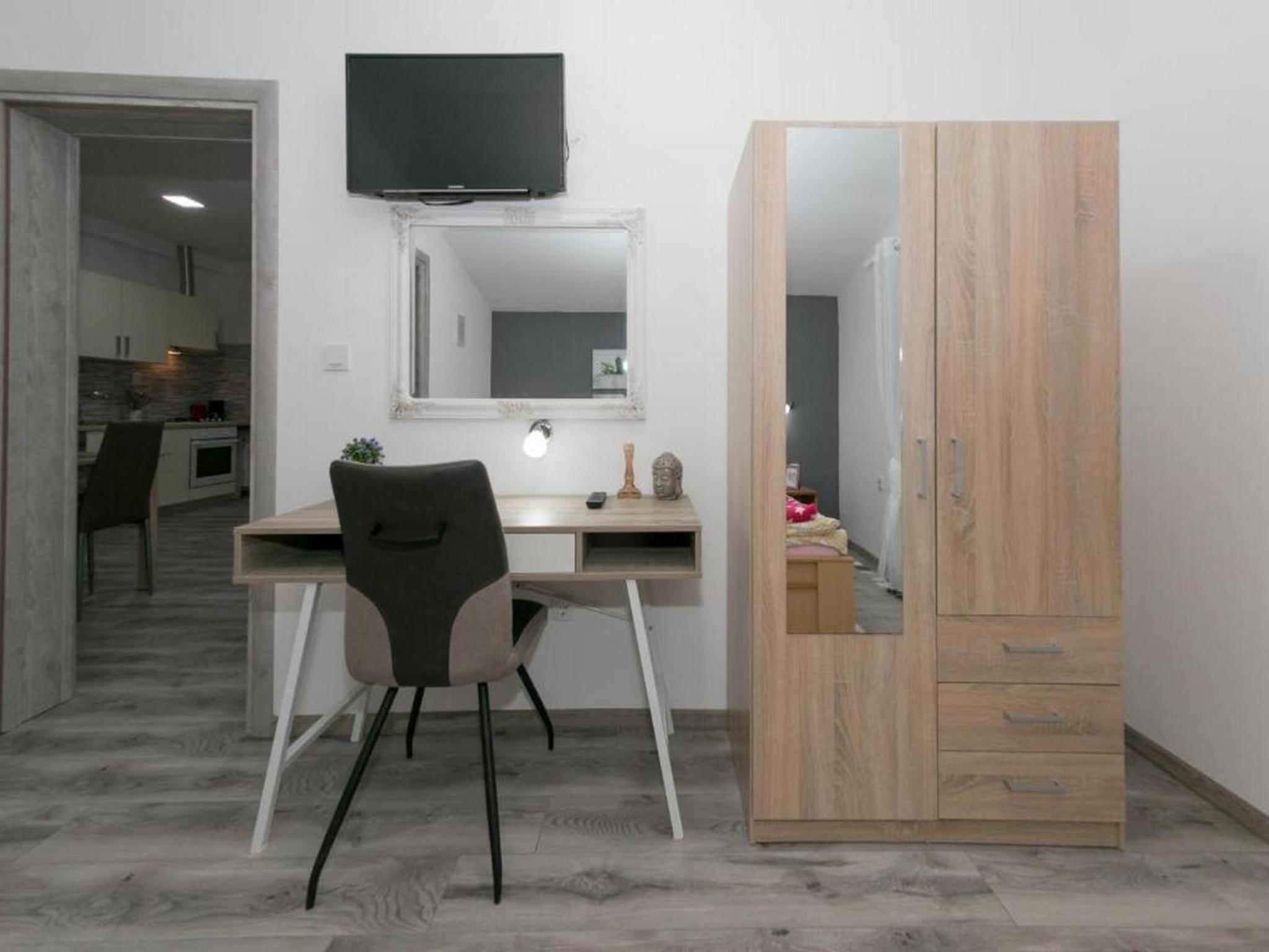 Two Bedroom Apartment with Terrace - Photo 32