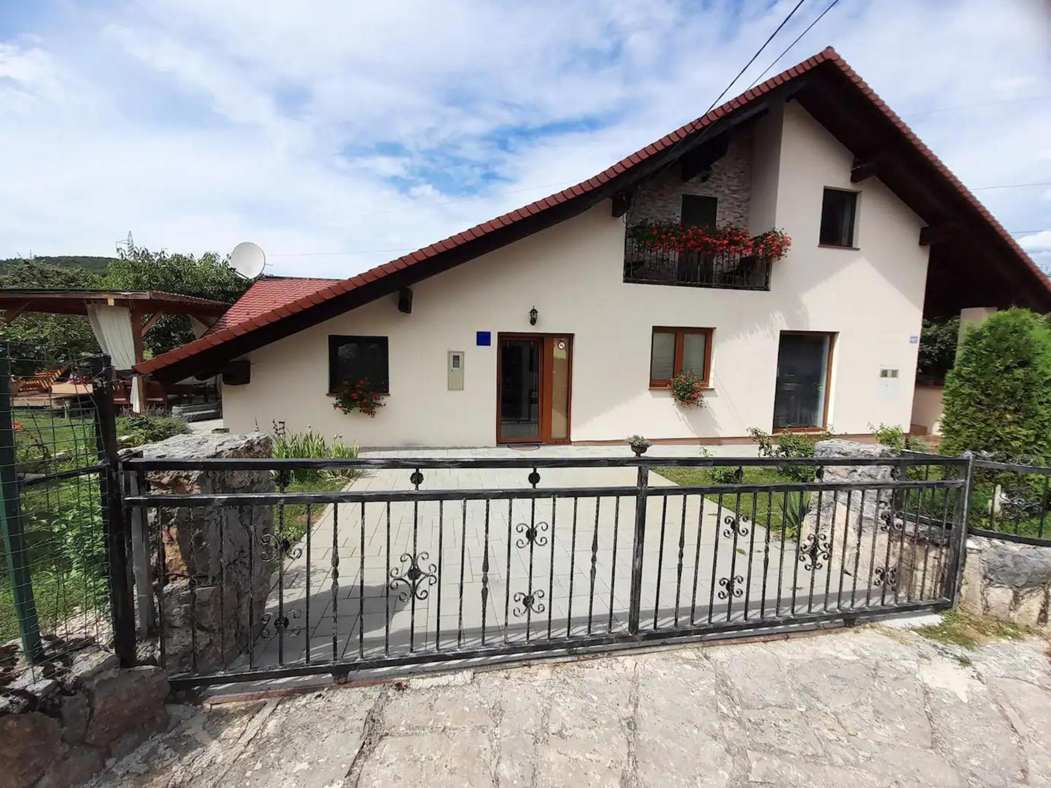 Two Bedroom Apartment with Terrace - Photo 9