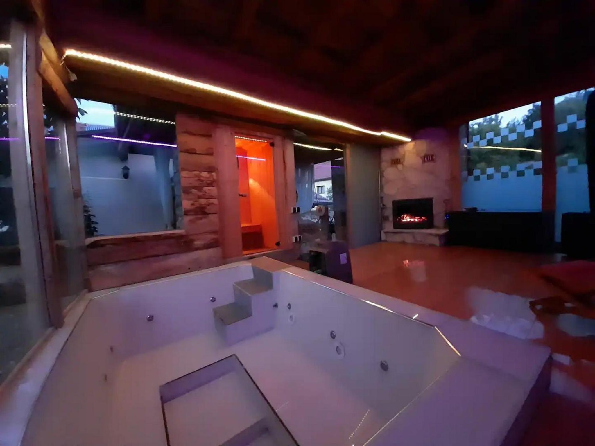 Two Bedroom Apartment with Terrace - Photo 14