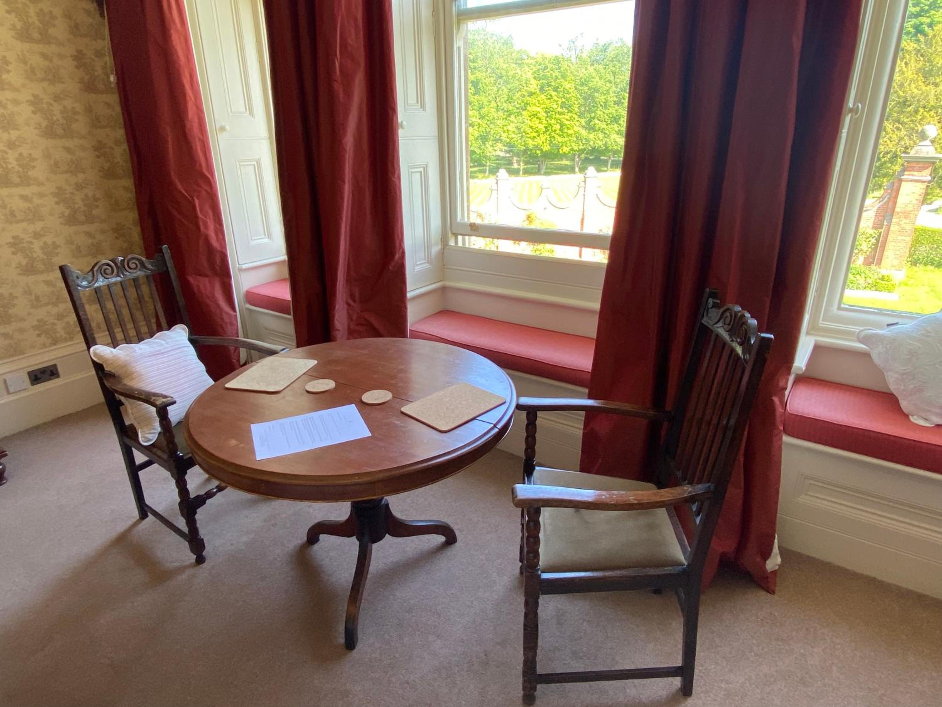 Deluxe Junior Suite photo 2