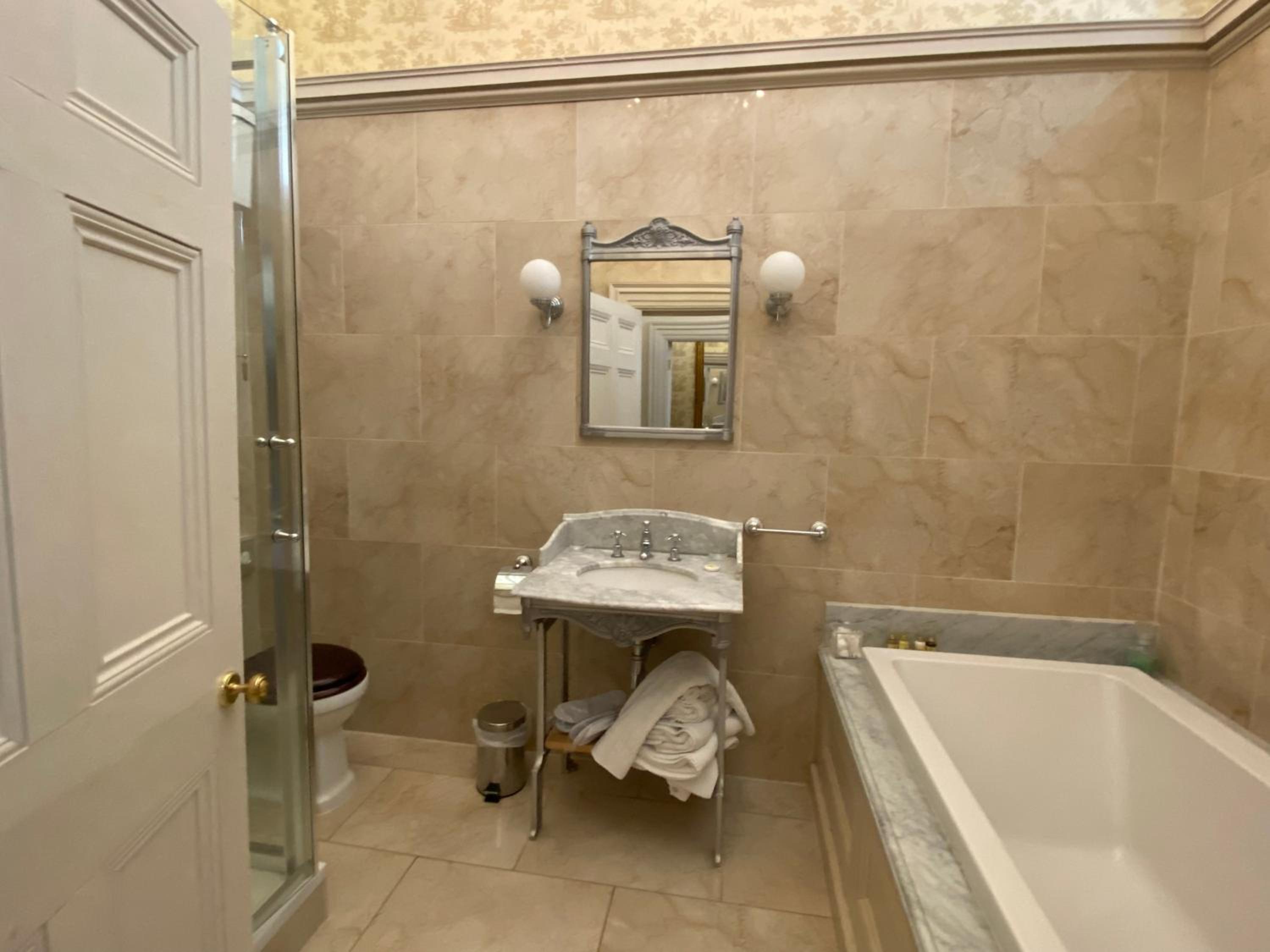 One-Bedroom Suite photo 2