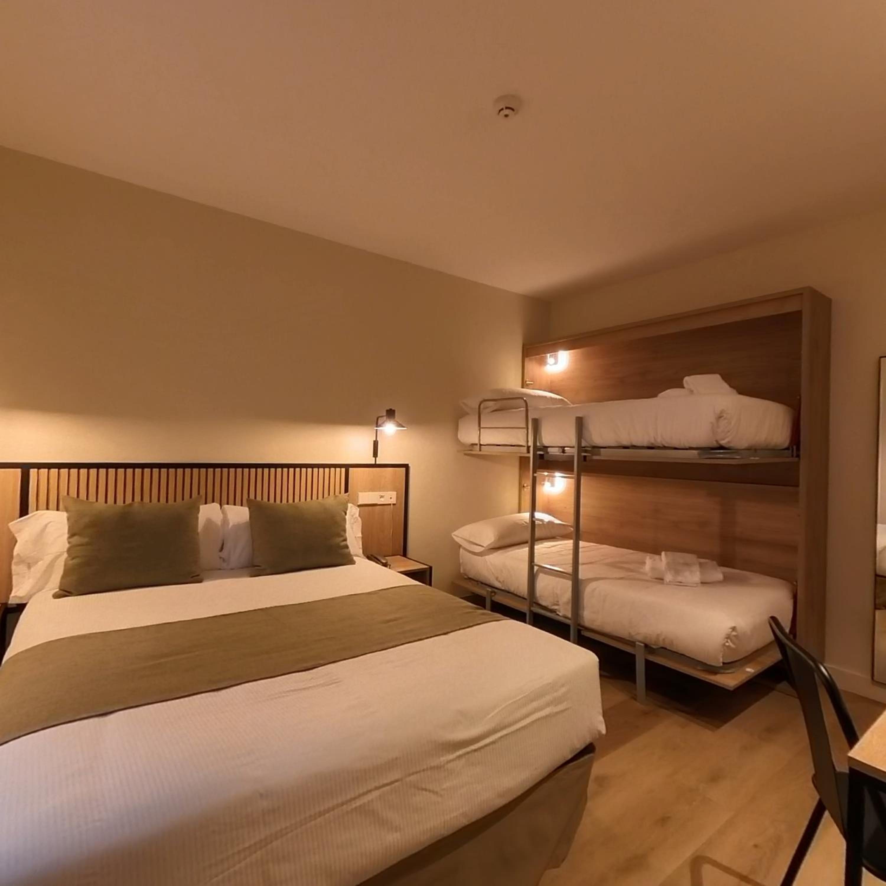 Superior Quadruple Room photo 3