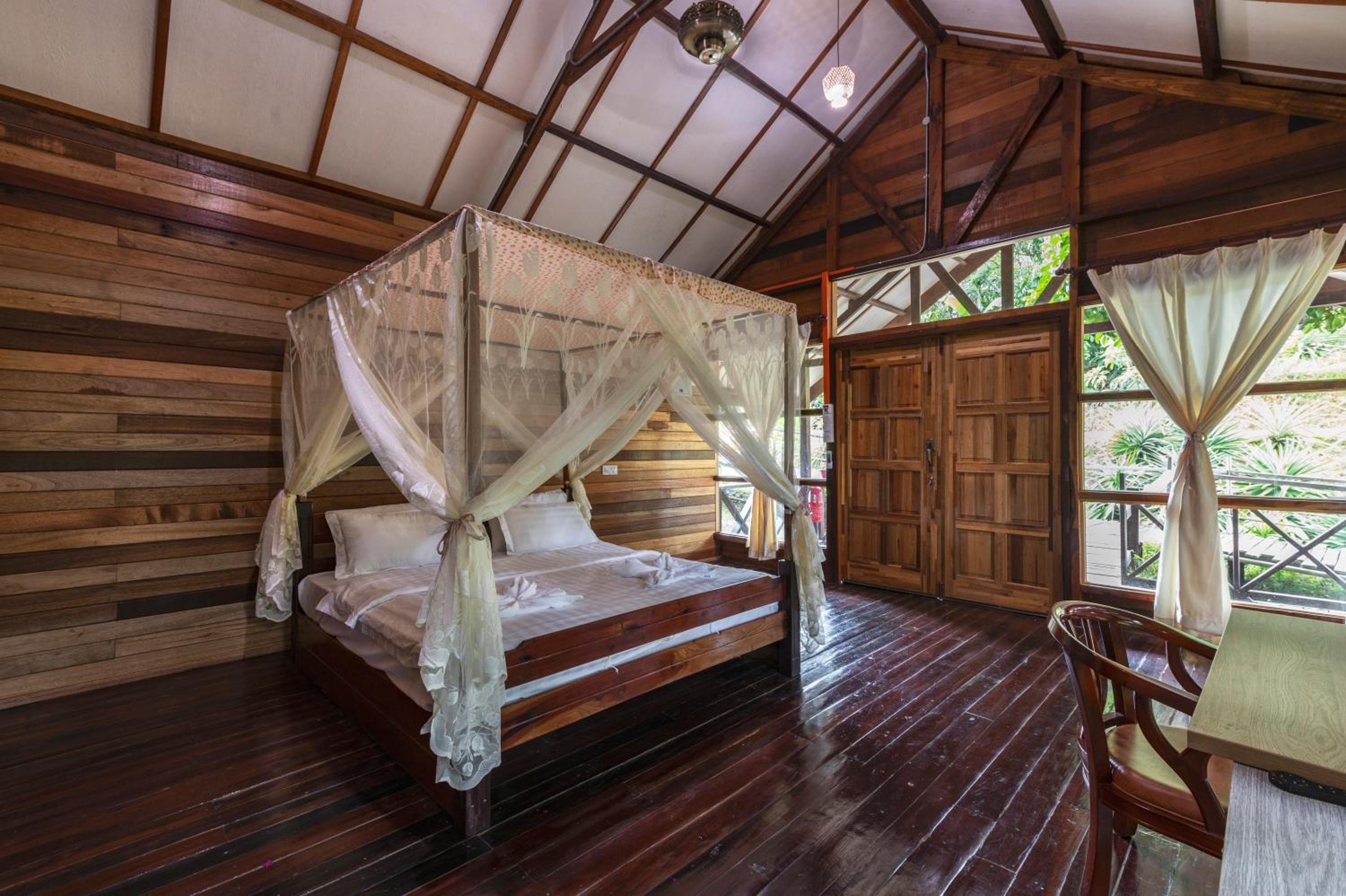 Deluxe Double or Twin Room - Photo 4