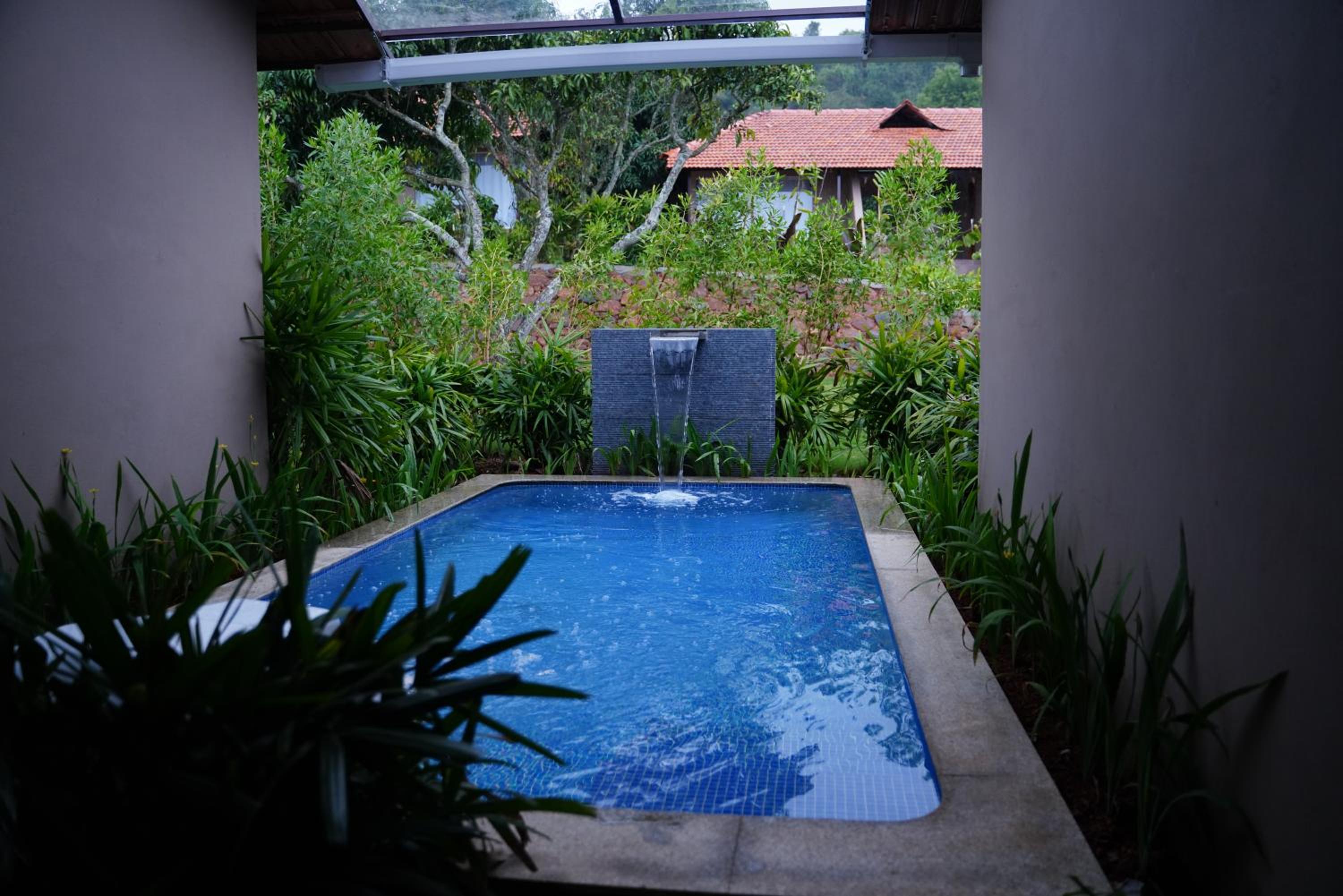 Suite with Pool View - Photo 2
