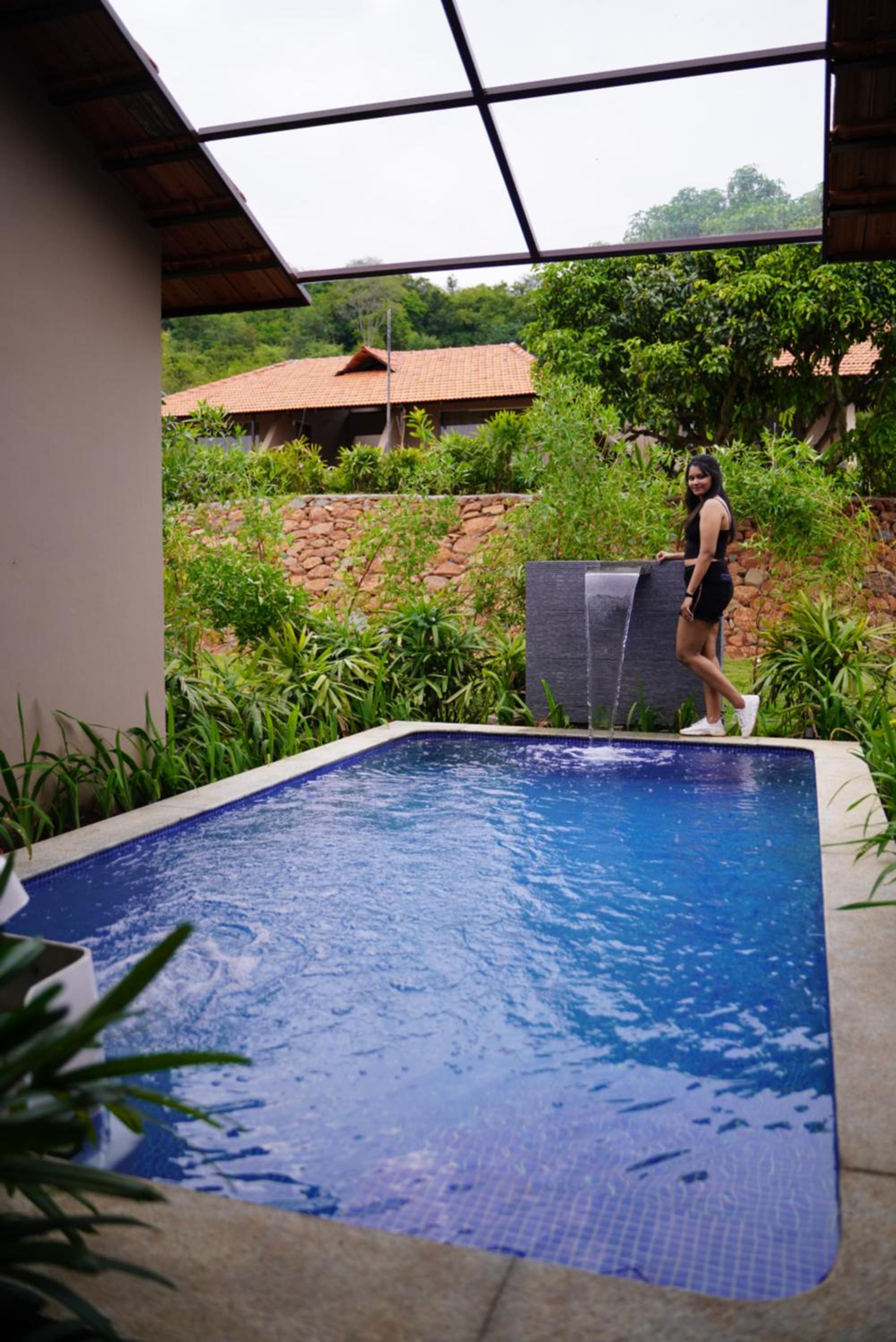 Suite with Pool View - Photo 9