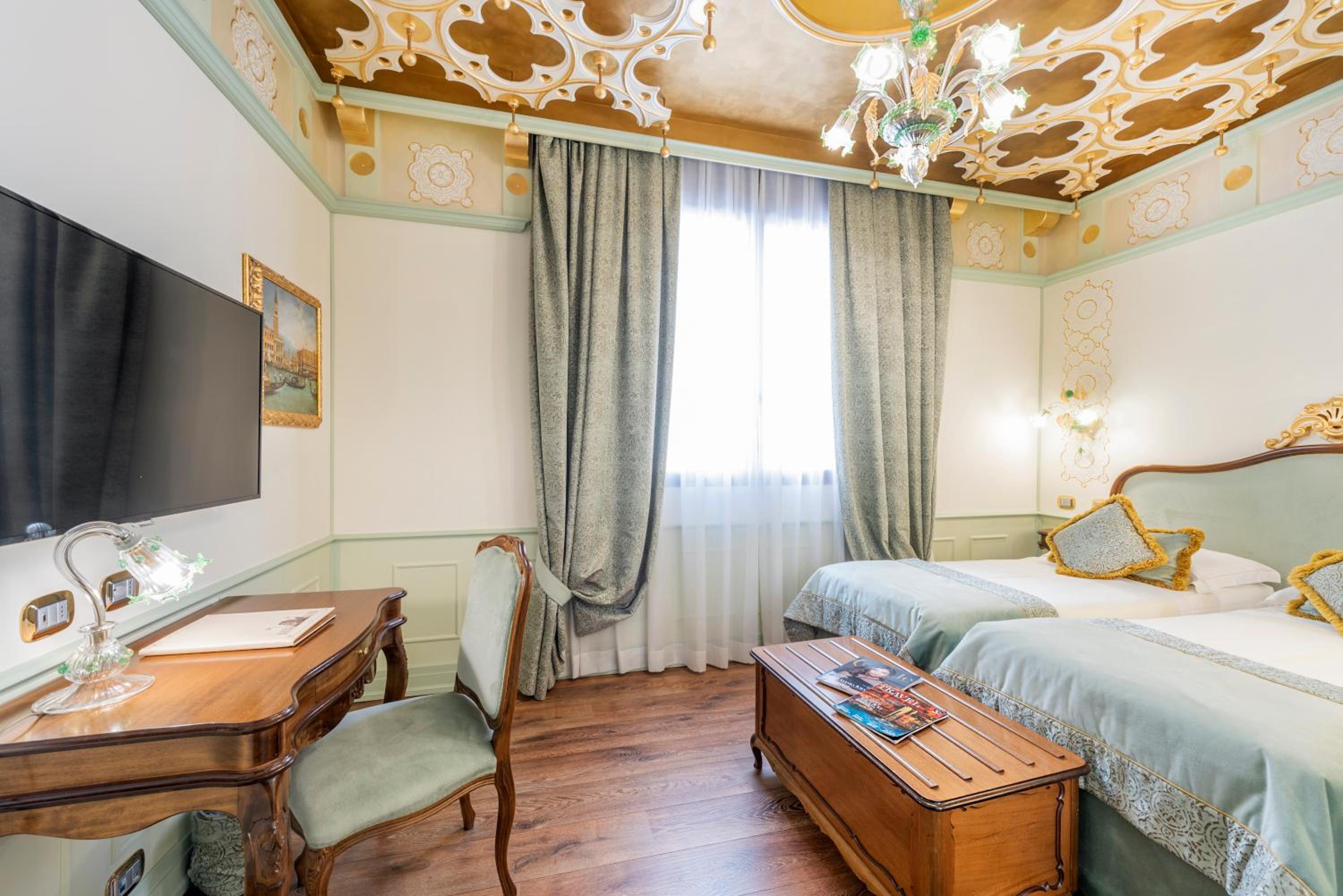 Deluxe Double Room photo 3