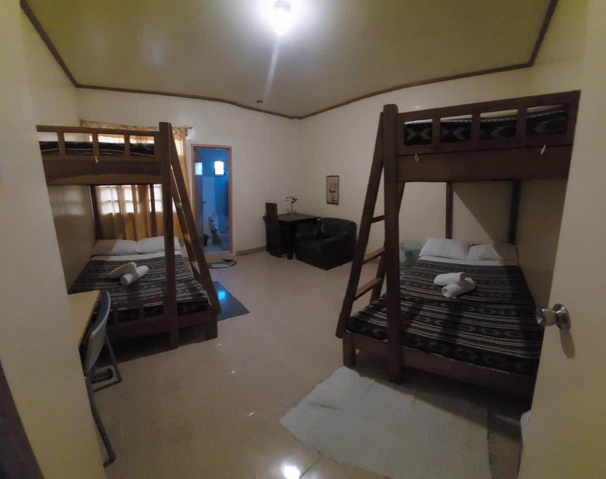 Family Room with Private Bathroom photo 2