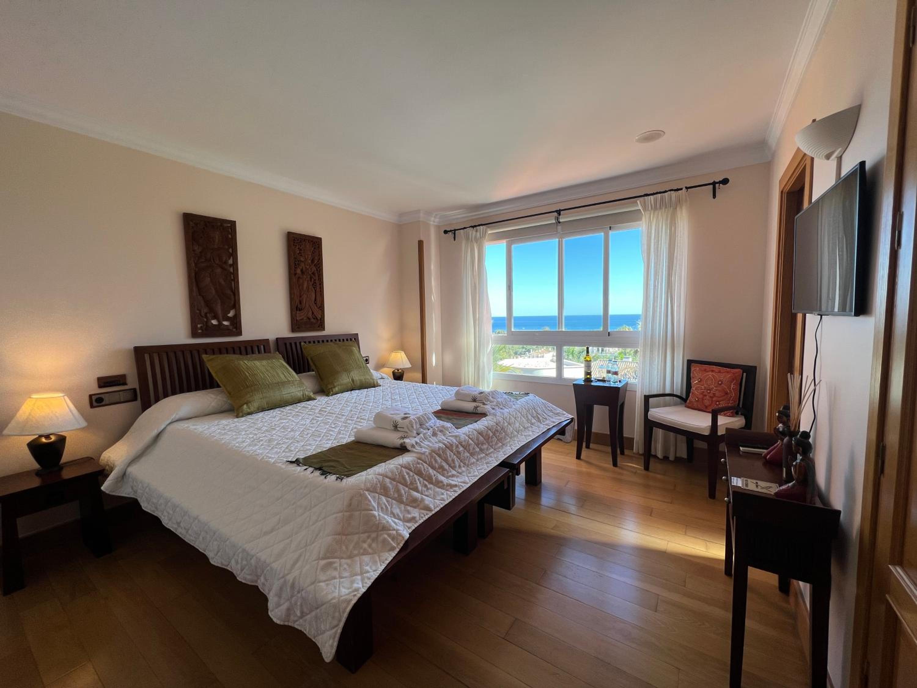 Superior Twin Room with Sea View - Photo 2