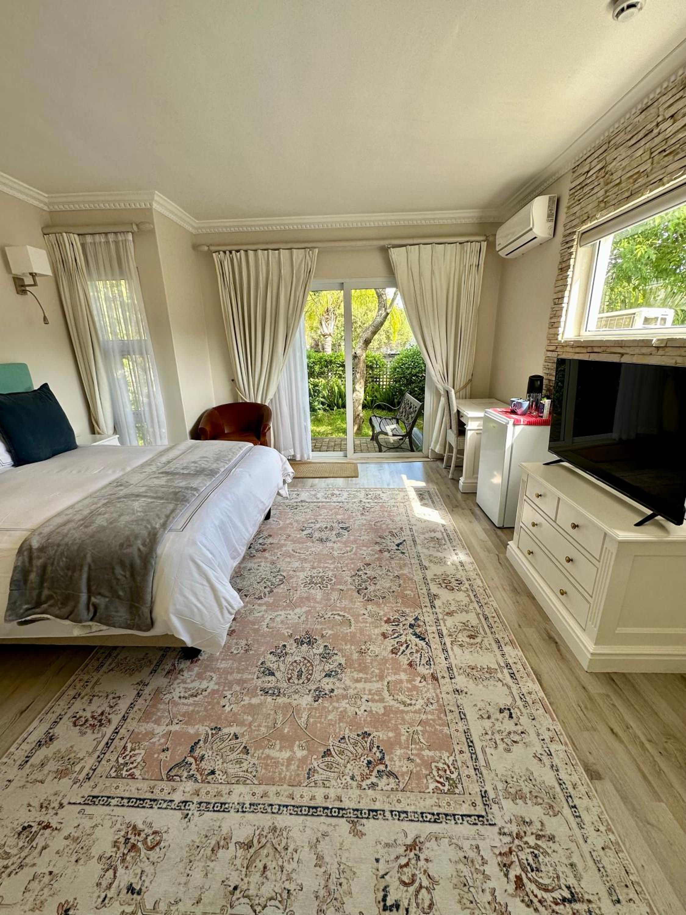 Double Room with Mountain View - Photo 1