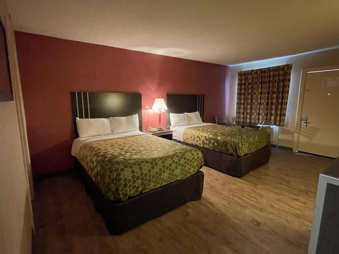 Double Room with Two Double Beds - Smoking - Photo 1