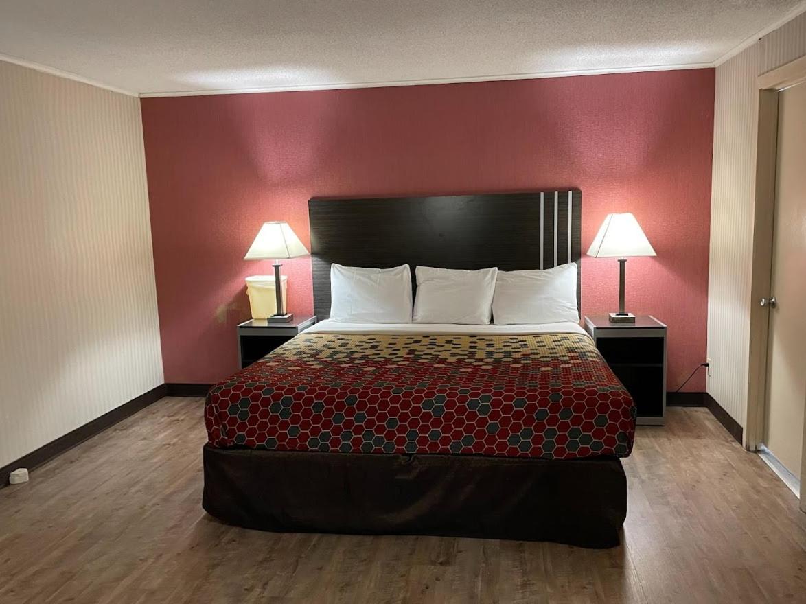 King Room - Non-Smoking - Photo 1