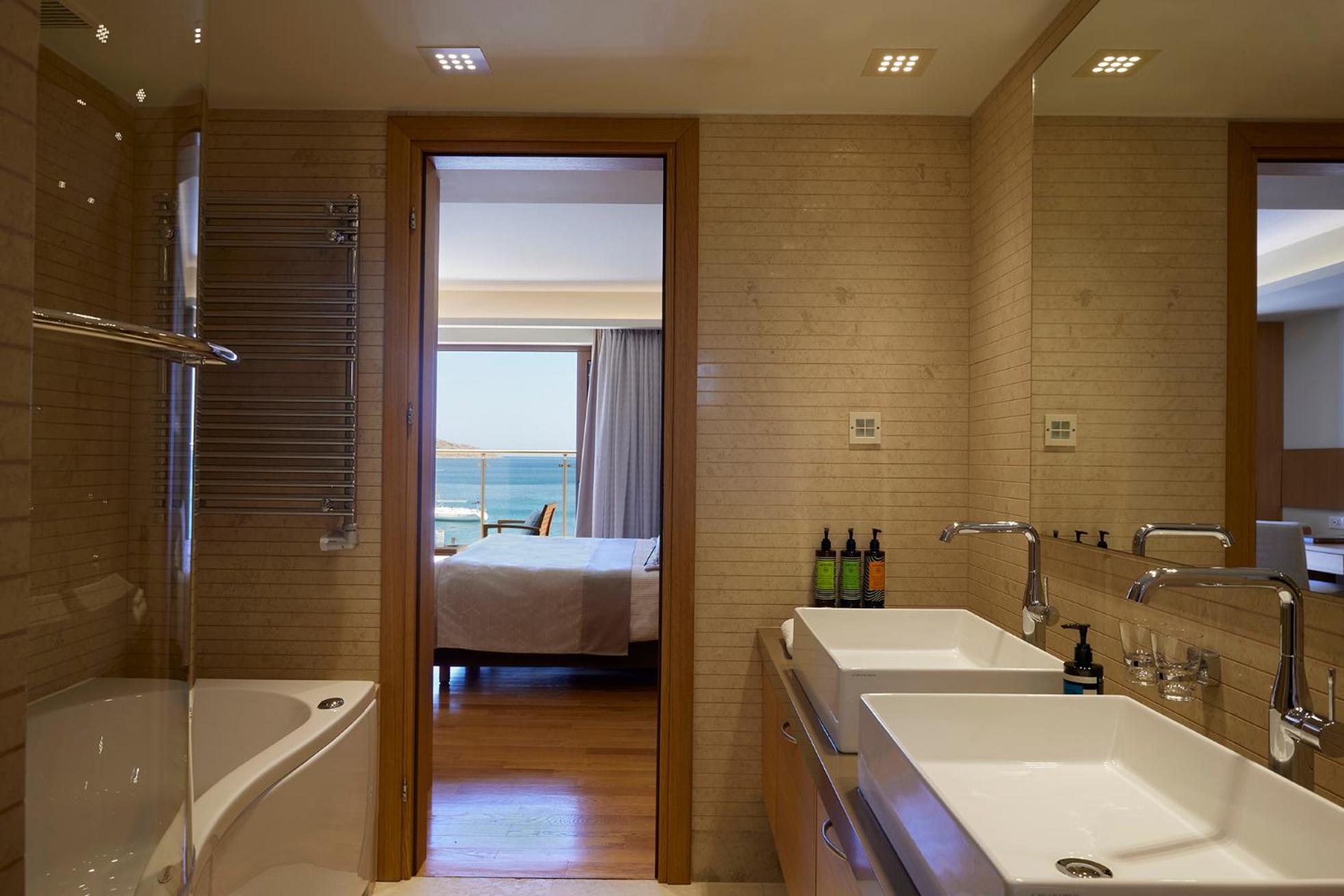 Gravousa Diamond Residence Four-Bedroom with Private Pool - Photo 6