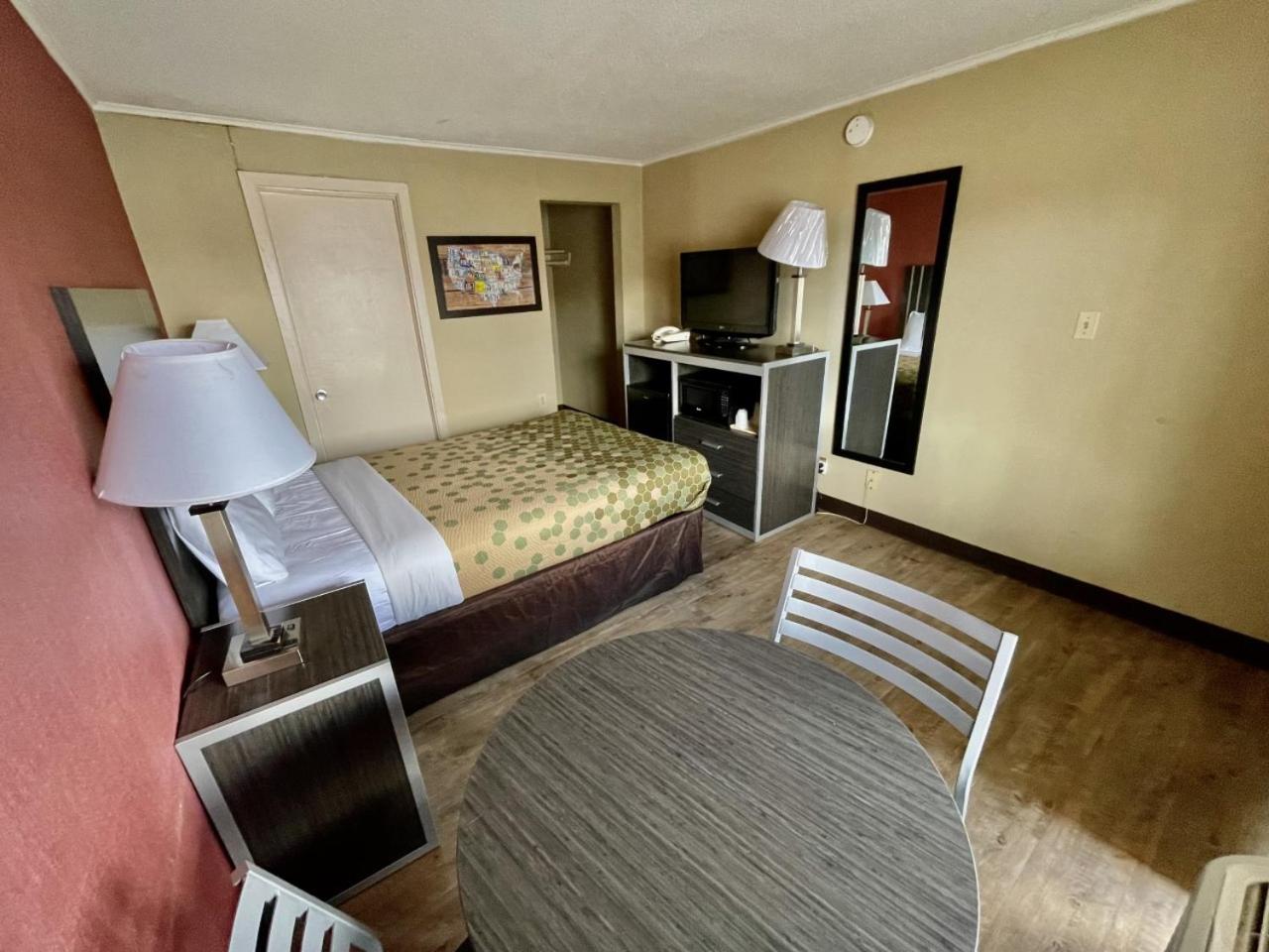 Standard Double Room - Smoking - Photo 1