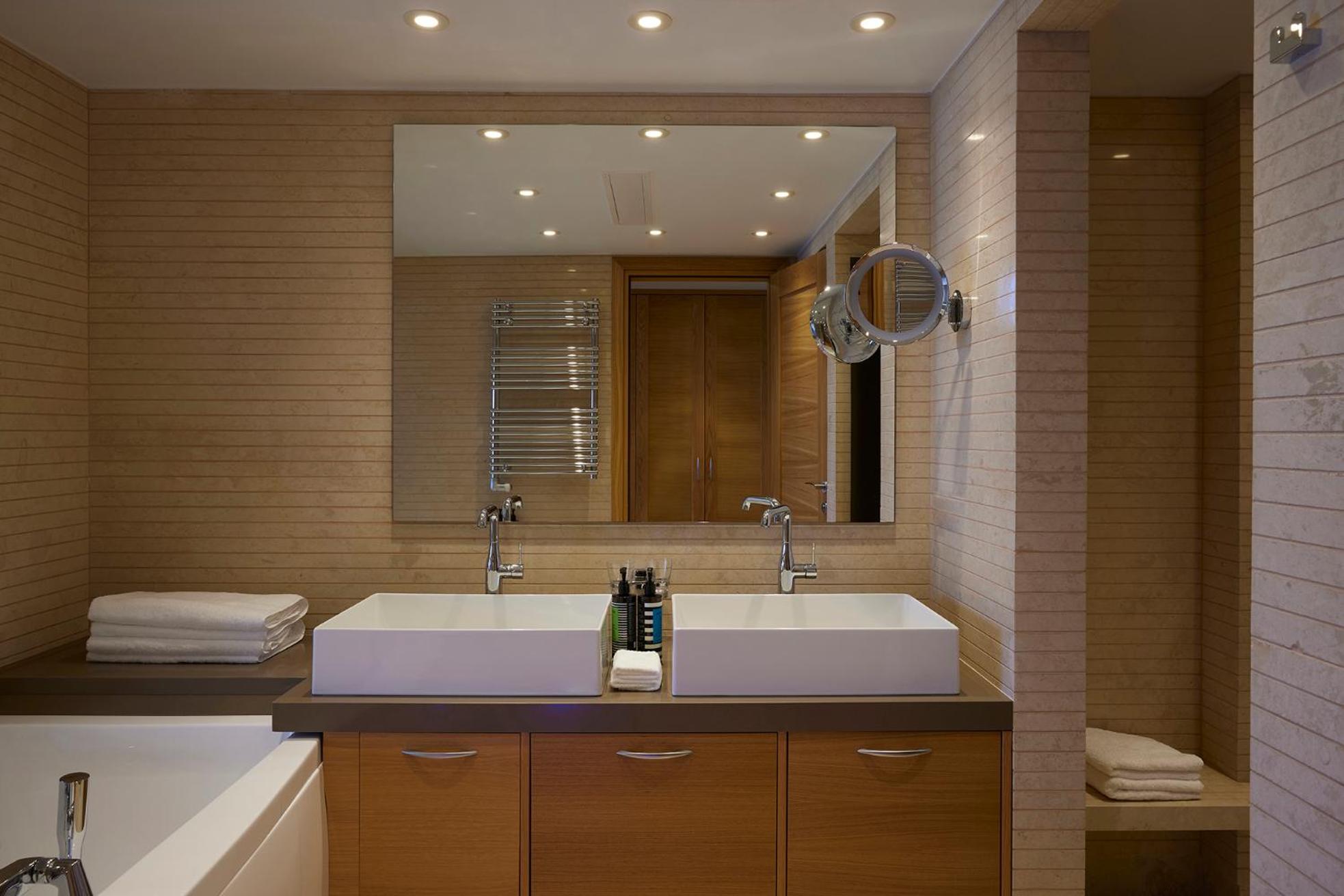 Gravousa Diamond Residence Four-Bedroom with Private Pool - Photo 3
