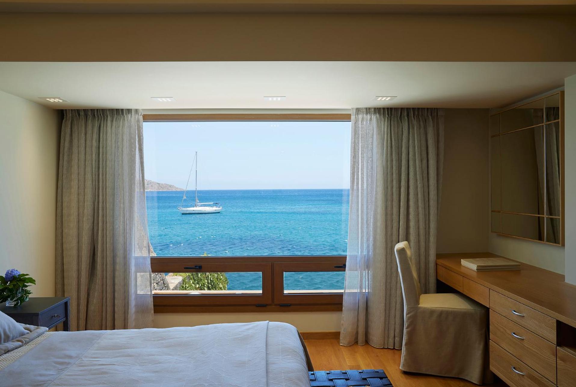 Loutro Diamond Residence Six-Bedroom with Private Pool - Photo 4