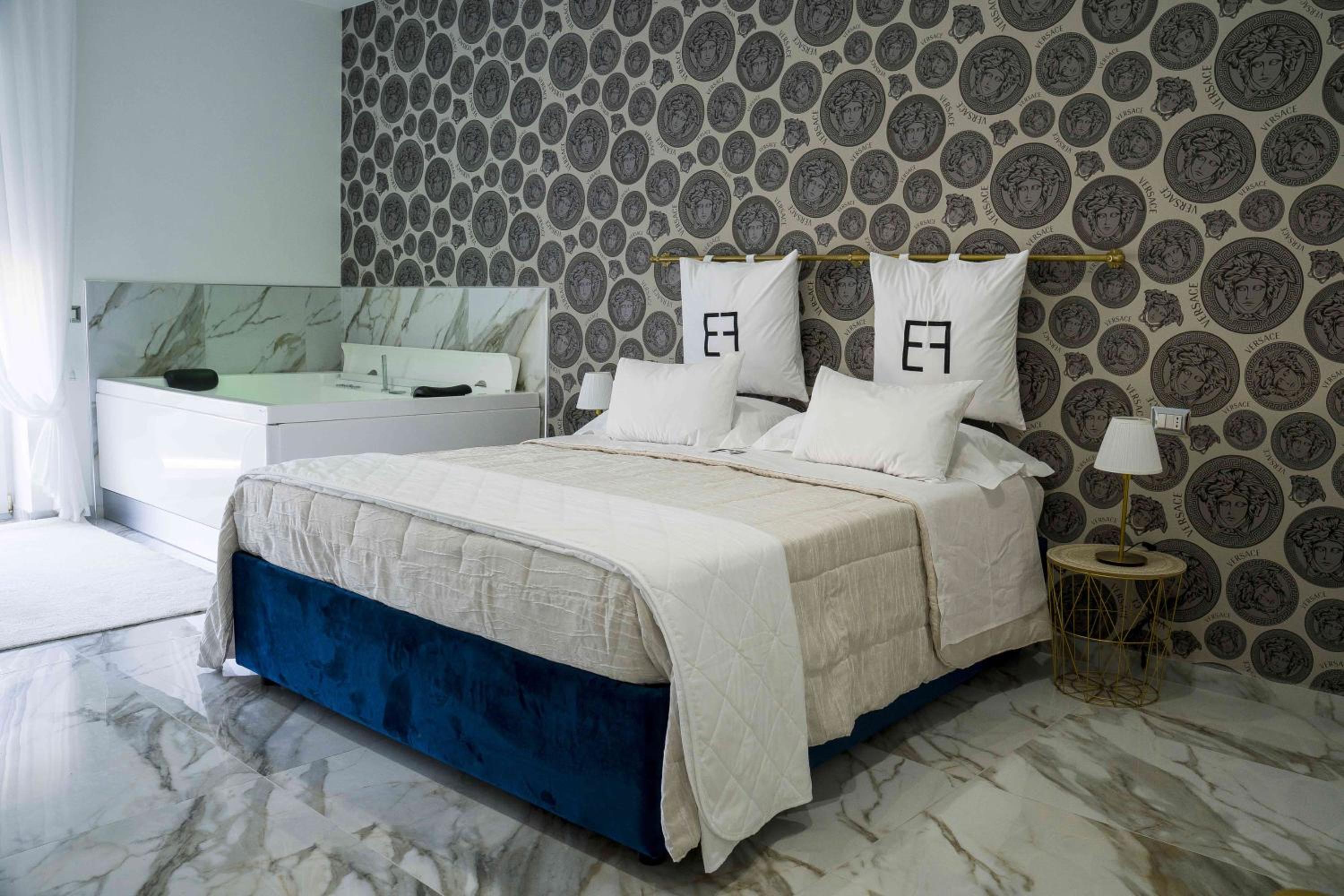 Queen Room with Spa Bath