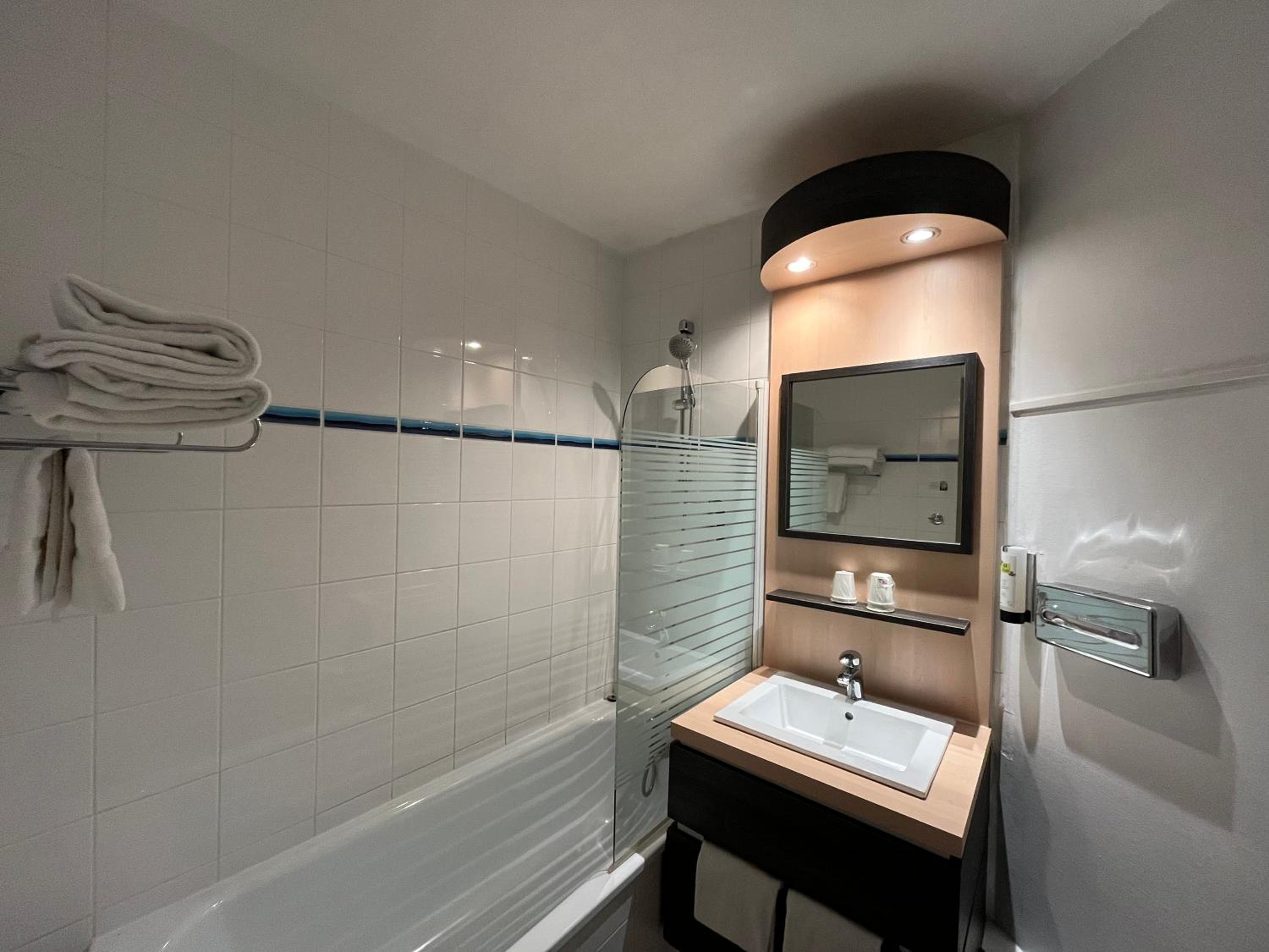 Quadruple Room - Photo 4