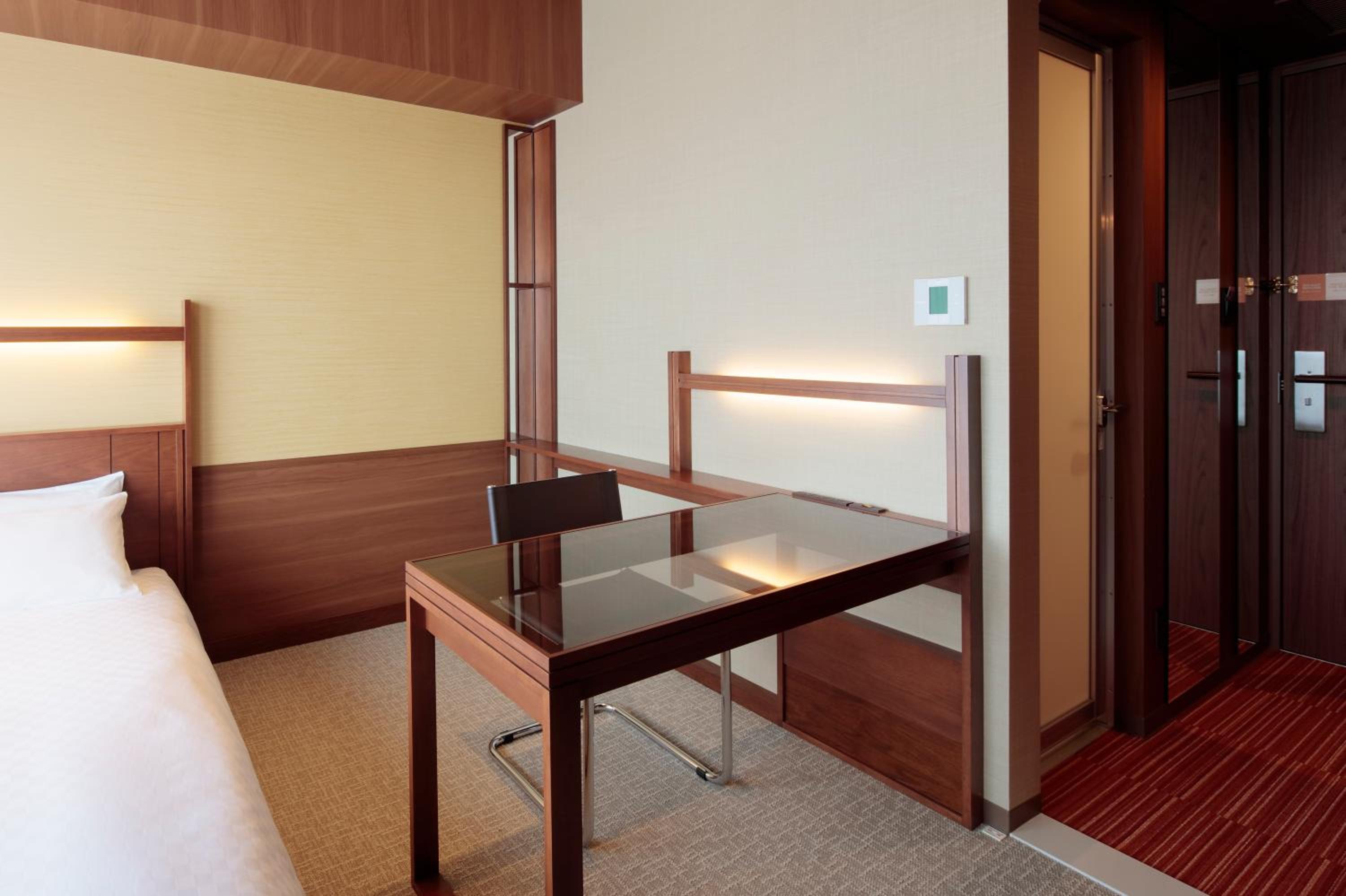 Business Double Room (1 Adult) - Photo 7