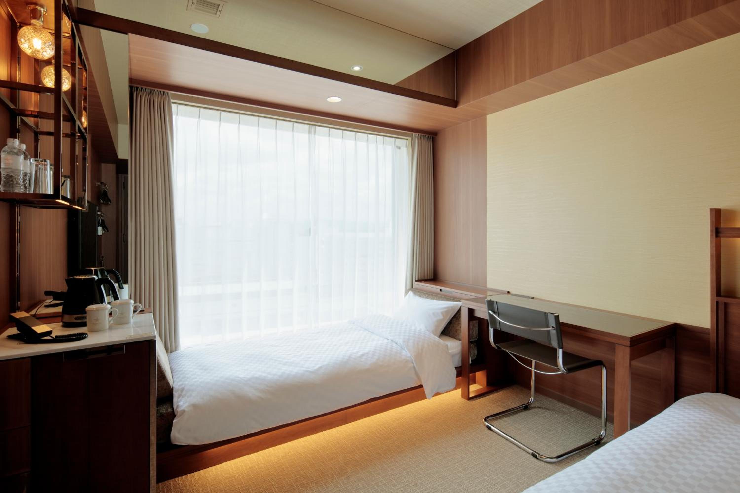 Hollywood Twin Room with Sofa Bed - Photo 4