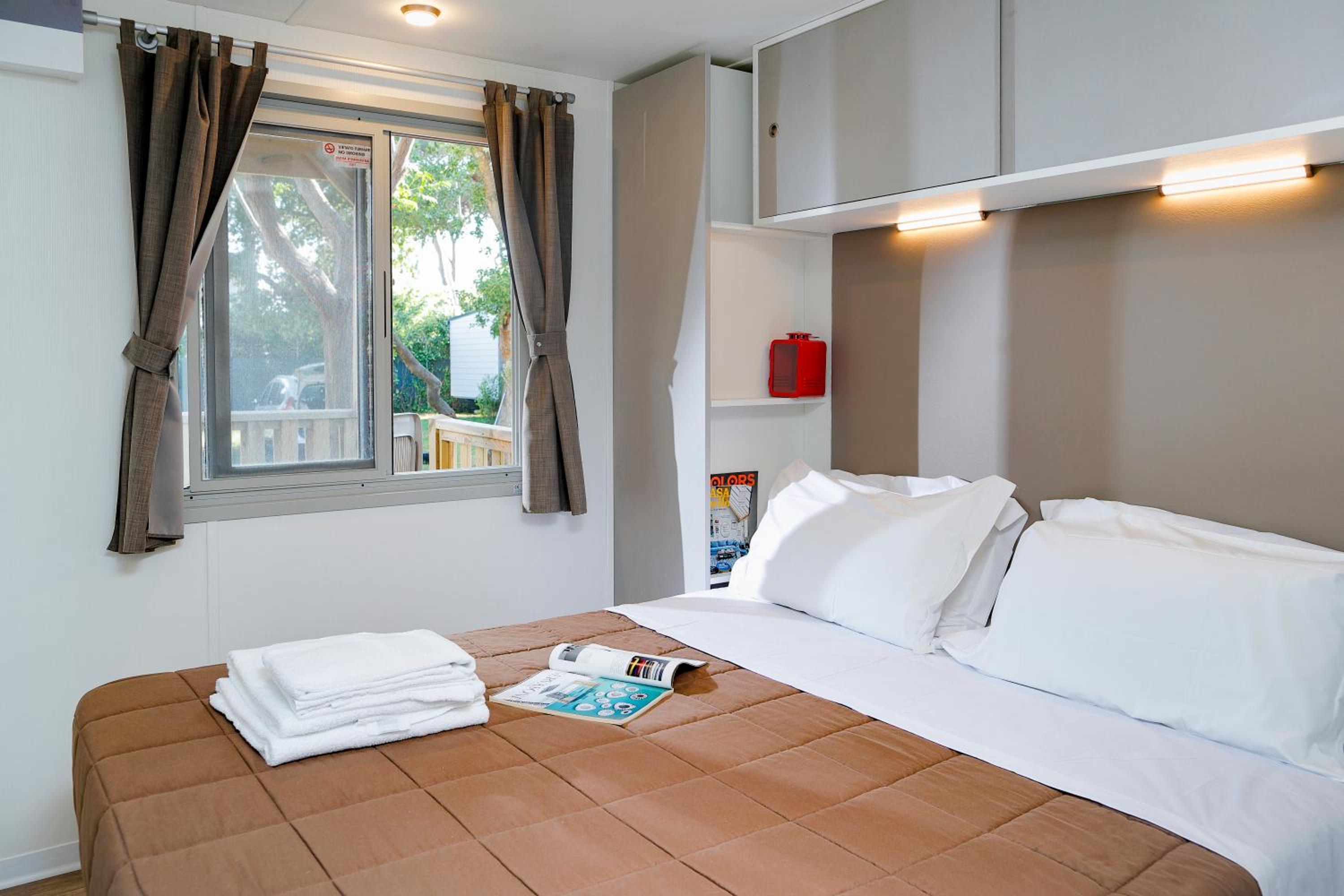 Two-Bedroom Bungalow - Photo 2