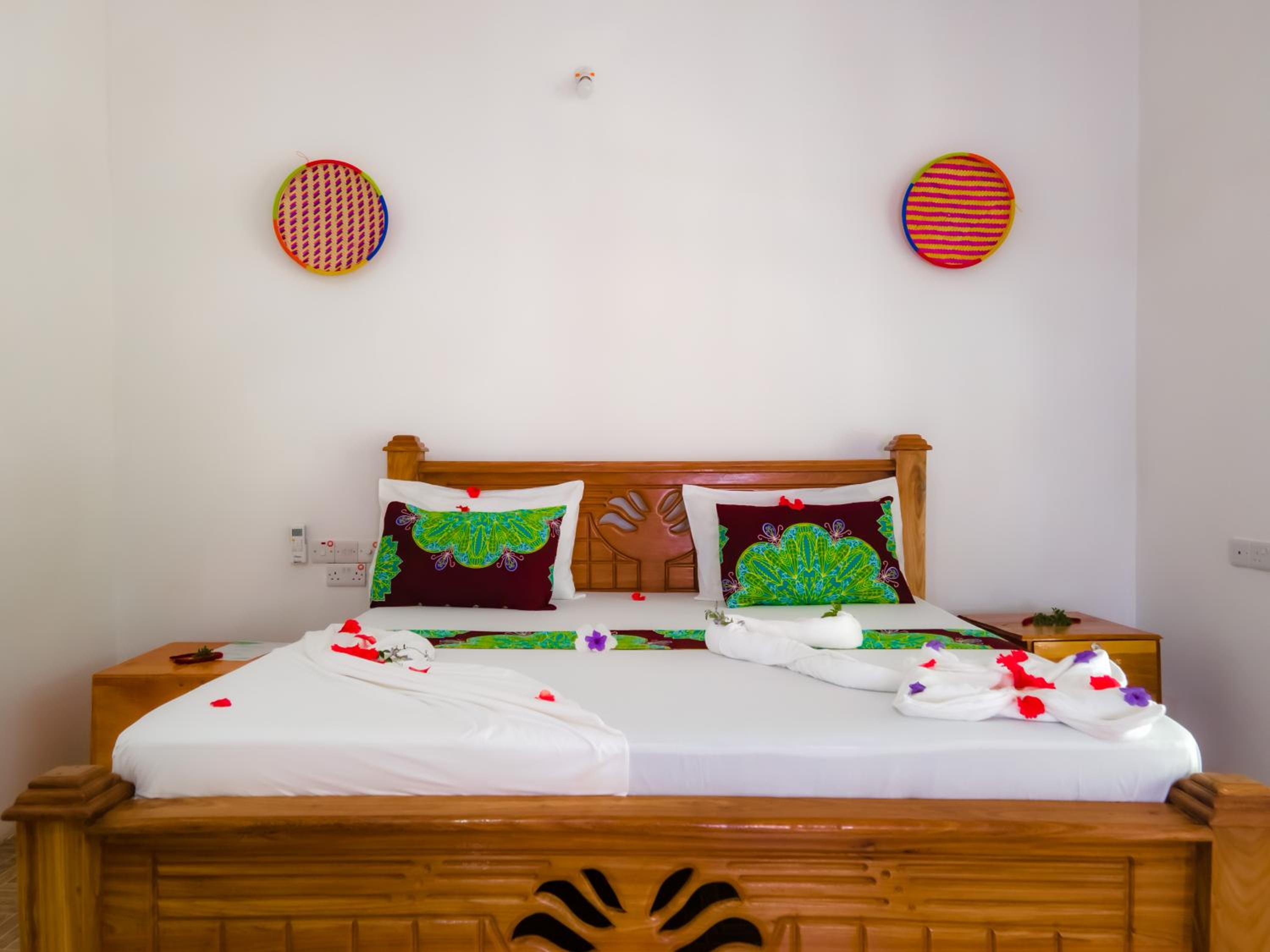 Queen Room with Garden View - Photo 1