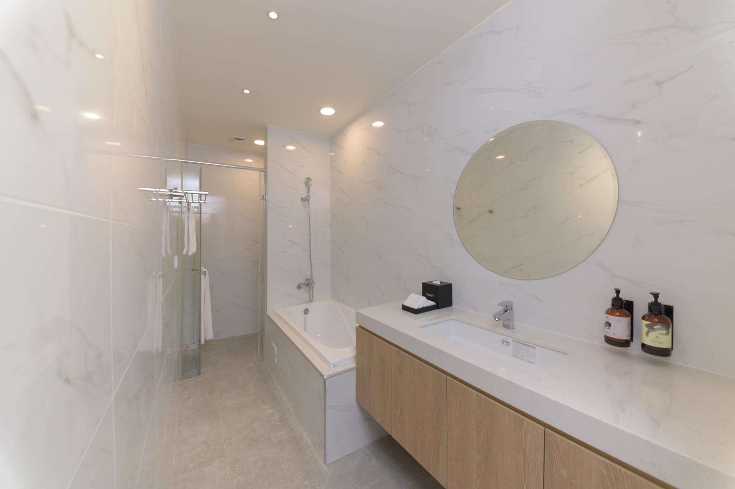 Standard Suite - Photo 8