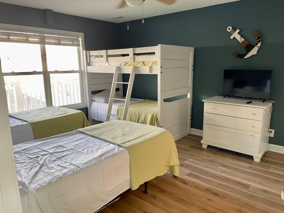 Three-Bedroom Apartment photo 1
